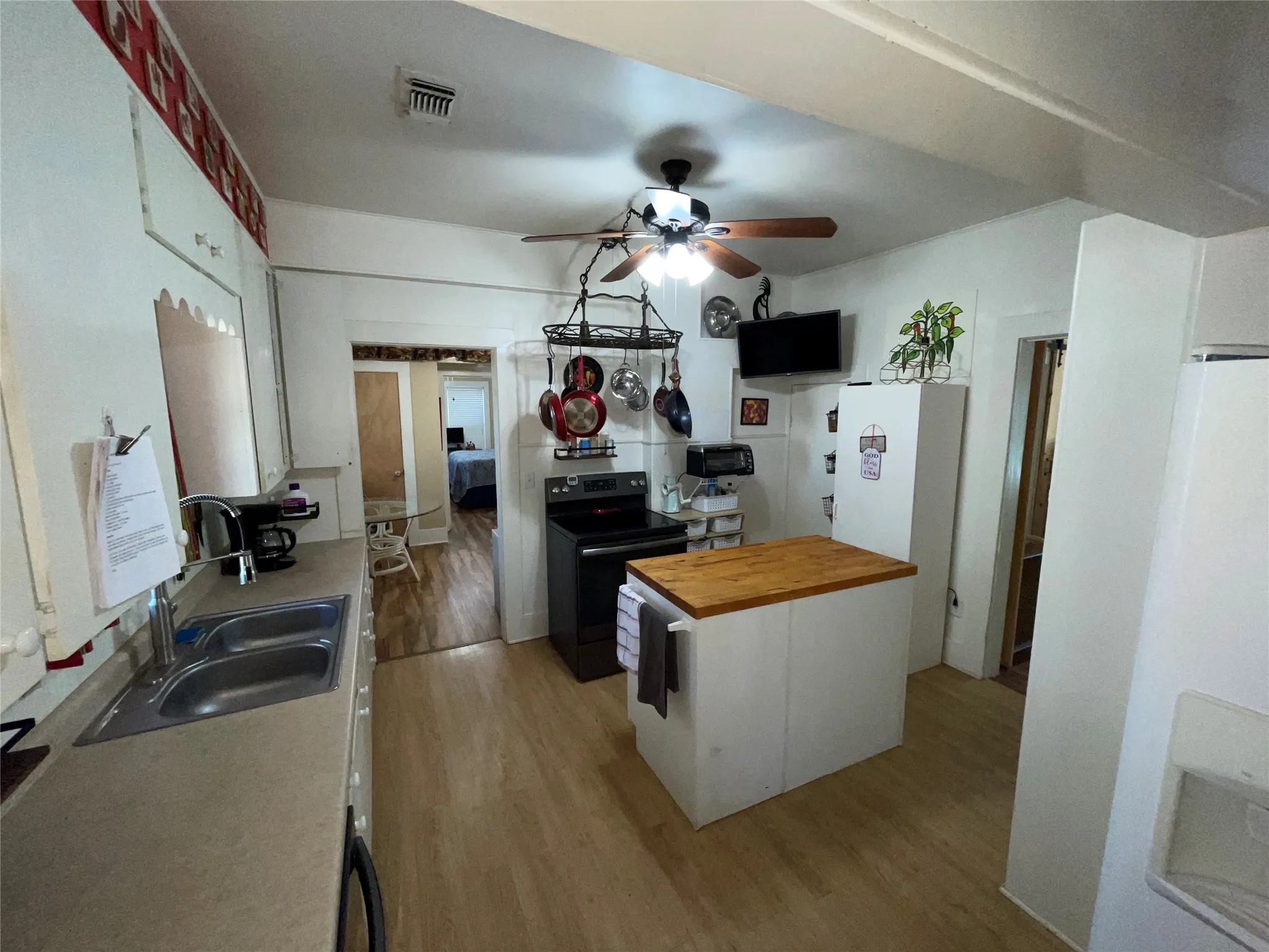 Single Family Residence For Sale in Palo Pinto County , 13822 Fm 4, Santo, Texas 76472, 3 Bedroom, 2 Bathroom, Garage spaces, 1,500 Sqft, built in 1940, mls#21086940, Real Estate Agent in Santo, Homes For Sale in Palo Pinto county, Homes For Sale in Santo, Realtor in Santo Texas, Real Estate Brokerage Independent Realty Texas, Luminita Cordes Realtor