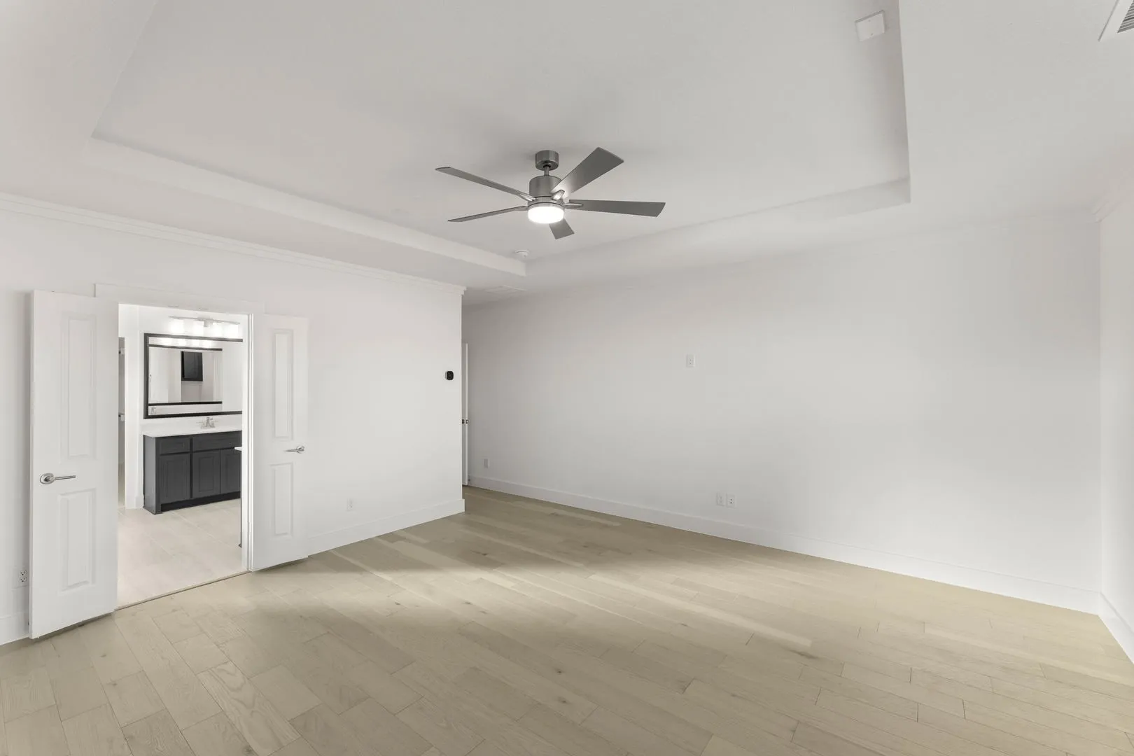 19_290 Cheyenne Mountain-Primary Suite-2