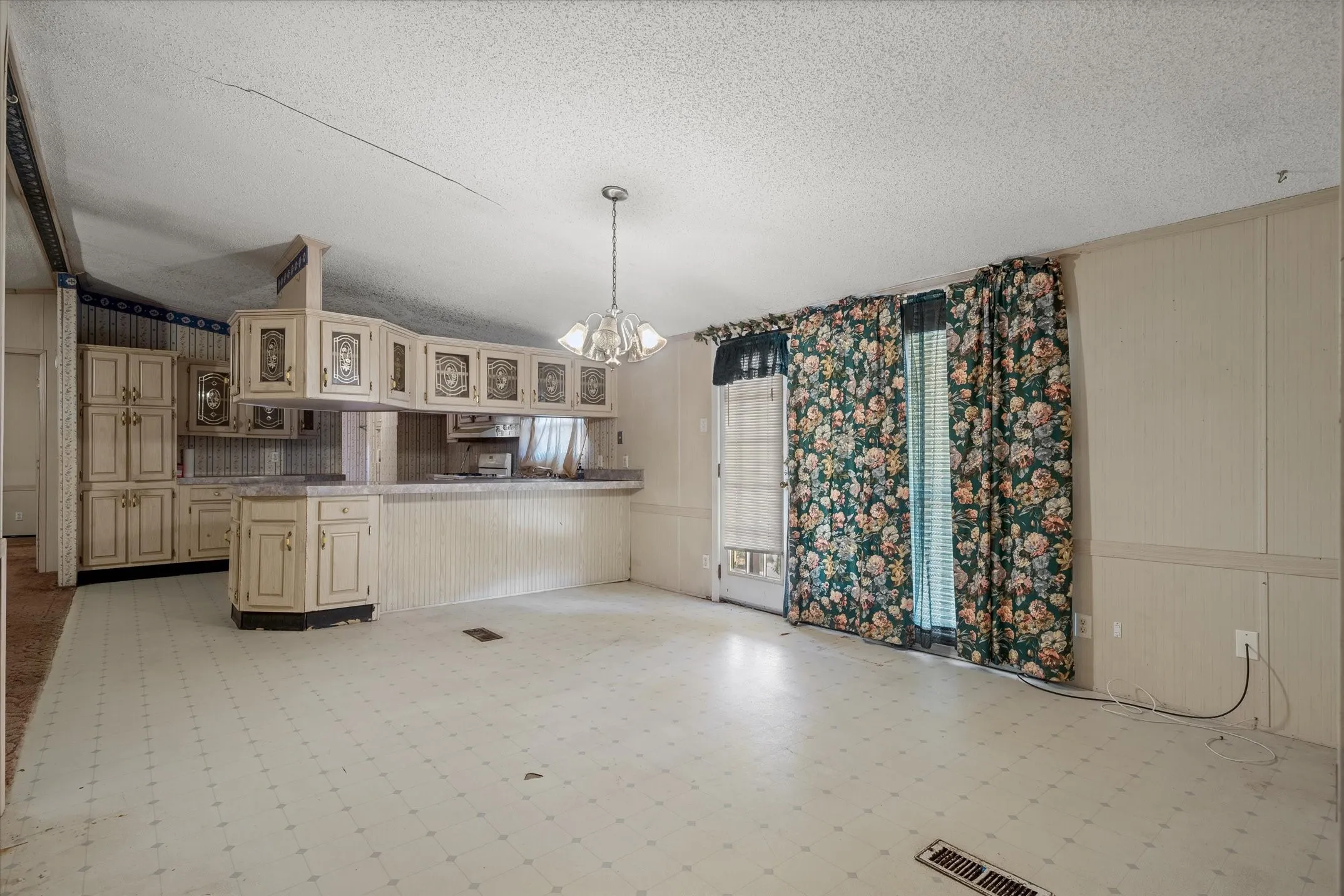 Mobile Home For Sale in Van Zandt County , 230 Vz County Road 3532, Wills Point, Texas 75169, 3 Bedrooms, 2 Bathrooms, 2 Garage spaces, 1,680 Sqft, built in 1994, Preowned, Price $169,900, mls#21077517, Real Estate Agent in Wills Point, Homes For Sale in Van Zandt county, Homes For Sale in Wills Point, Realtor in Wills Point Texas, Real Estate Brokerage Independent Realty Texas, Luminita Cordes Realtor