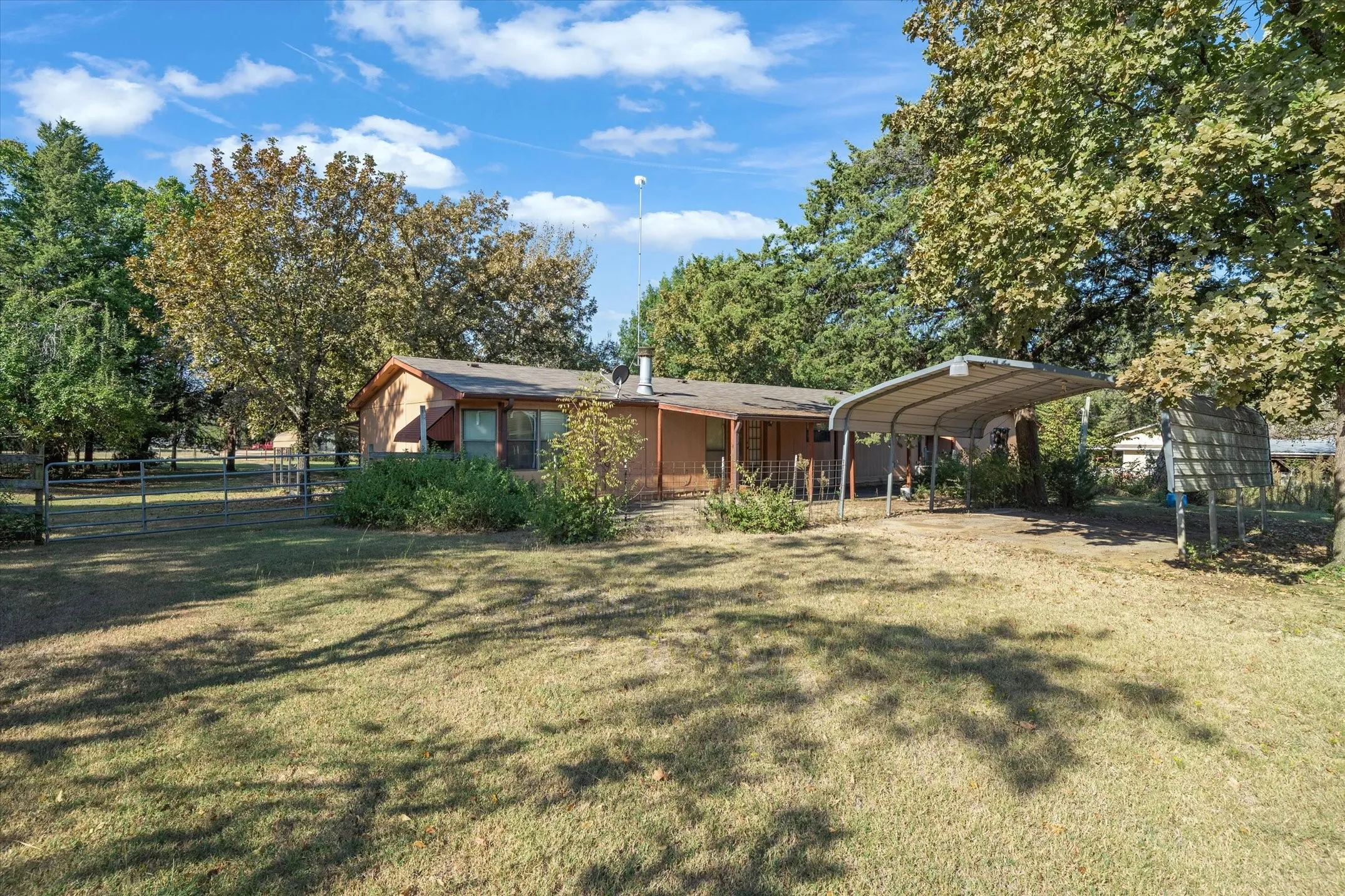 Mobile Home For Sale in Van Zandt County , 230 Vz County Road 3532, Wills Point, Texas 75169, 3 Bedrooms, 2 Bathrooms, 2 Garage spaces, 1,680 Sqft, built in 1994, Preowned, Price $169,900, mls#21077517, Real Estate Agent in Wills Point, Homes For Sale in Van Zandt county, Homes For Sale in Wills Point, Realtor in Wills Point Texas, Real Estate Brokerage Independent Realty Texas, Luminita Cordes Realtor