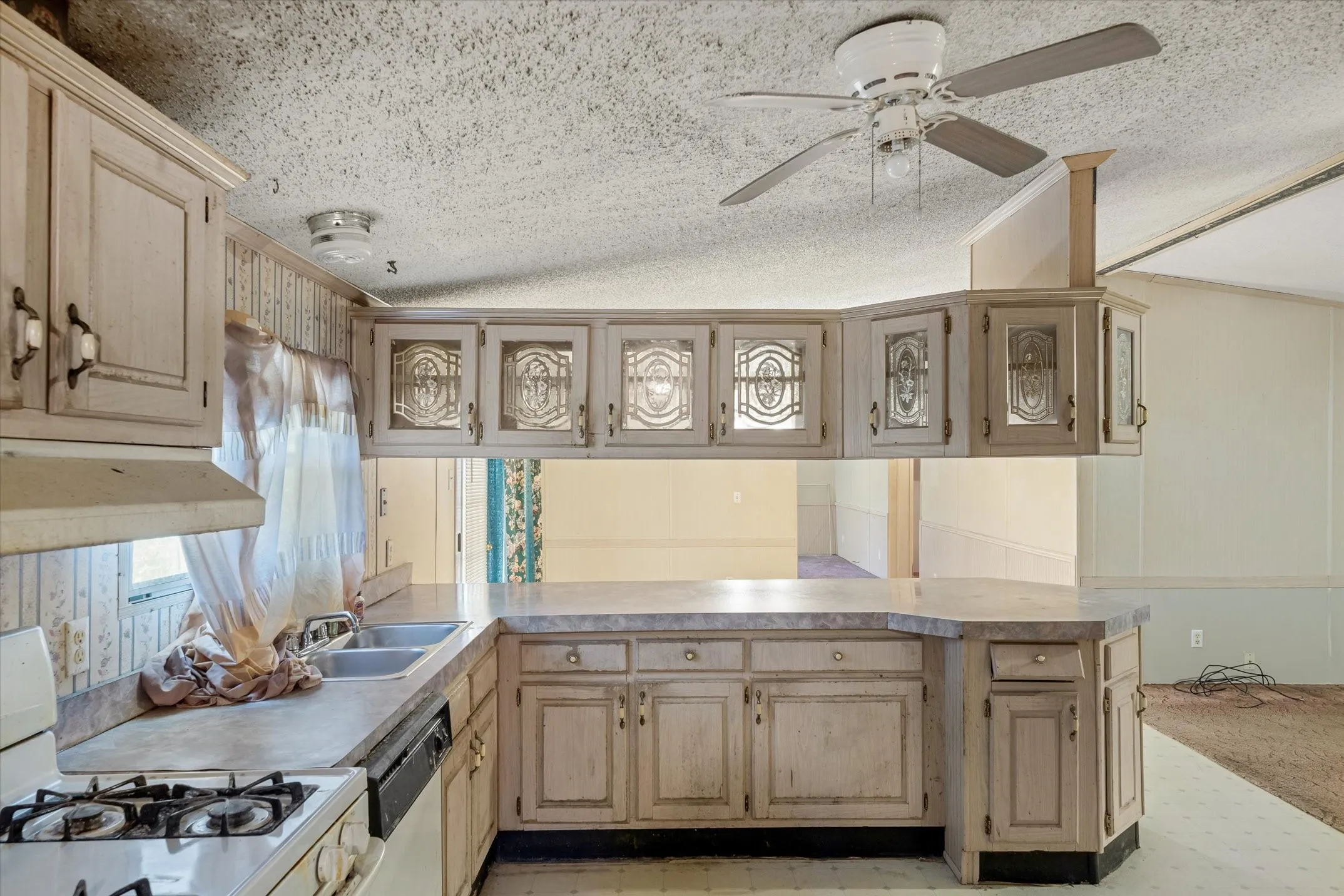 Mobile Home For Sale in Van Zandt County , 230 Vz County Road 3532, Wills Point, Texas 75169, 3 Bedrooms, 2 Bathrooms, 2 Garage spaces, 1,680 Sqft, built in 1994, Preowned, Price $169,900, mls#21077517, Real Estate Agent in Wills Point, Homes For Sale in Van Zandt county, Homes For Sale in Wills Point, Realtor in Wills Point Texas, Real Estate Brokerage Independent Realty Texas, Luminita Cordes Realtor