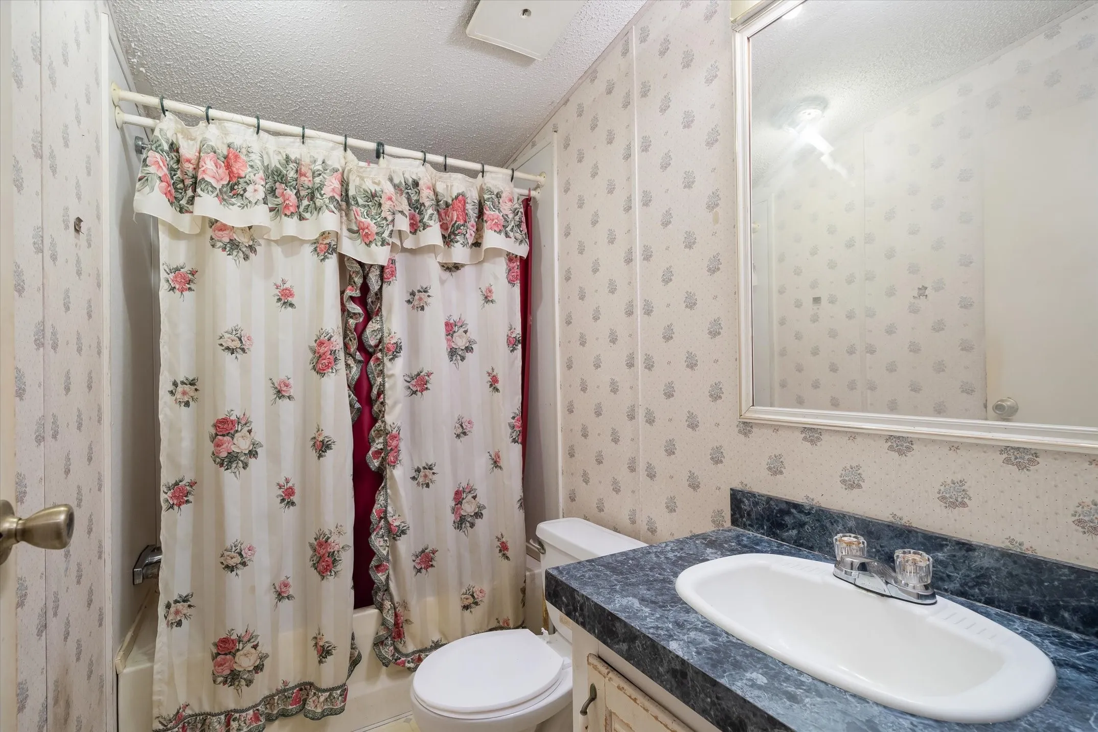 Mobile Home For Sale in Van Zandt County , 230 Vz County Road 3532, Wills Point, Texas 75169, 3 Bedrooms, 2 Bathrooms, 2 Garage spaces, 1,680 Sqft, built in 1994, Preowned, Price $169,900, mls#21077517, Real Estate Agent in Wills Point, Homes For Sale in Van Zandt county, Homes For Sale in Wills Point, Realtor in Wills Point Texas, Real Estate Brokerage Independent Realty Texas, Luminita Cordes Realtor