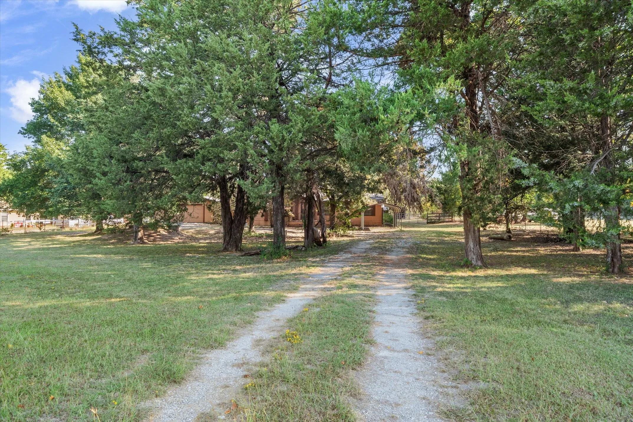 Mobile Home For Sale in Van Zandt County , 230 Vz County Road 3532, Wills Point, Texas 75169, 3 Bedrooms, 2 Bathrooms, 2 Garage spaces, 1,680 Sqft, built in 1994, Preowned, Price $169,900, mls#21077517, Real Estate Agent in Wills Point, Homes For Sale in Van Zandt county, Homes For Sale in Wills Point, Realtor in Wills Point Texas, Real Estate Brokerage Independent Realty Texas, Luminita Cordes Realtor