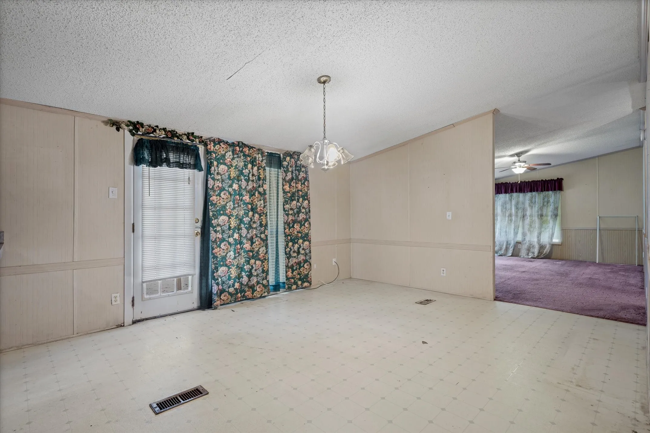Mobile Home For Sale in Van Zandt County , 230 Vz County Road 3532, Wills Point, Texas 75169, 3 Bedrooms, 2 Bathrooms, 2 Garage spaces, 1,680 Sqft, built in 1994, Preowned, Price $169,900, mls#21077517, Real Estate Agent in Wills Point, Homes For Sale in Van Zandt county, Homes For Sale in Wills Point, Realtor in Wills Point Texas, Real Estate Brokerage Independent Realty Texas, Luminita Cordes Realtor