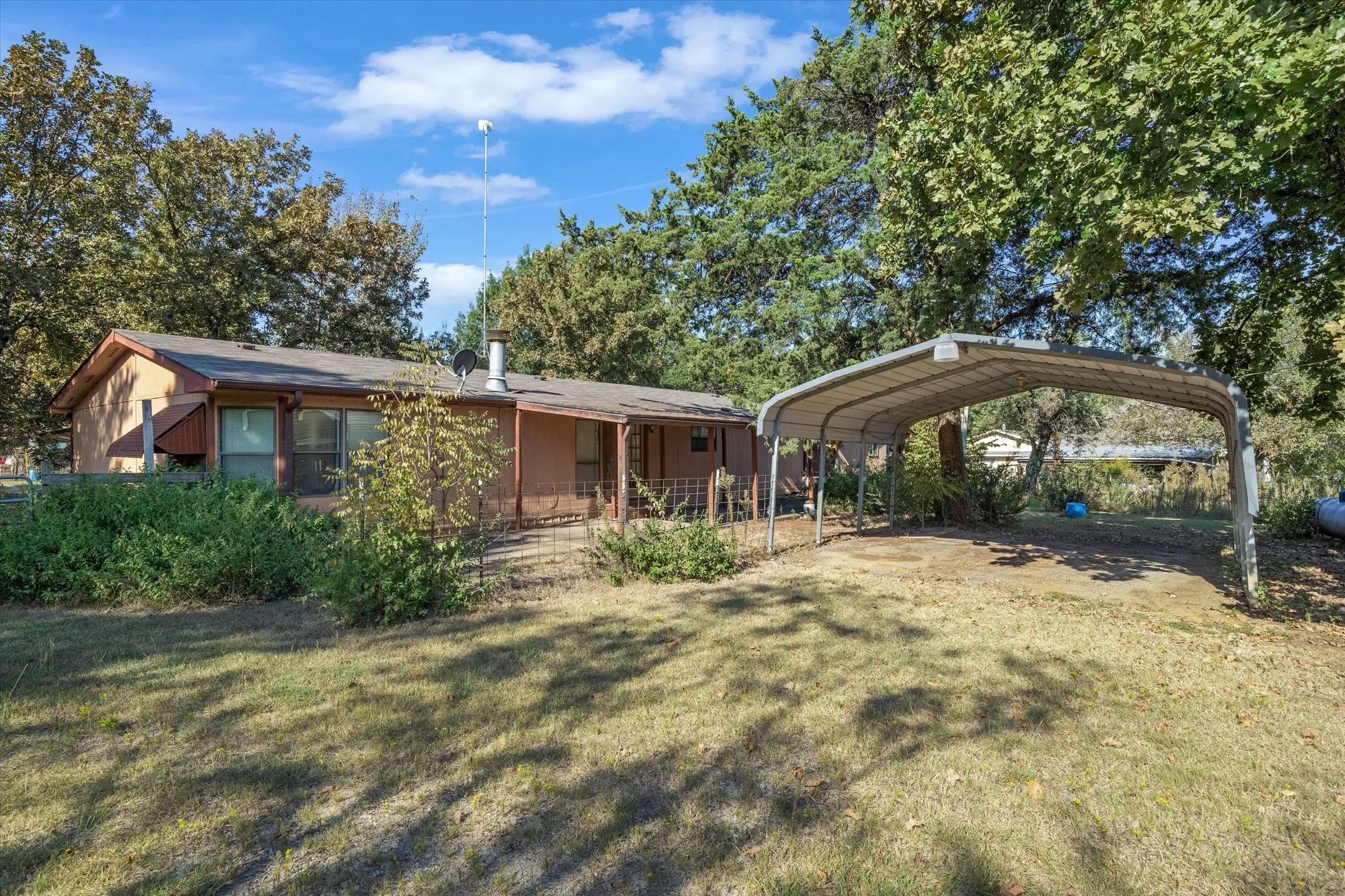 Mobile Home For Sale in Van Zandt County , 230 Vz County Road 3532, Wills Point, Texas 75169, 3 Bedrooms, 2 Bathrooms, 2 Garage spaces, 1,680 Sqft, built in 1994, Preowned, Price $169,900, mls#21077517, Real Estate Agent in Wills Point, Homes For Sale in Van Zandt county, Homes For Sale in Wills Point, Realtor in Wills Point Texas, Real Estate Brokerage Independent Realty Texas, Luminita Cordes Realtor