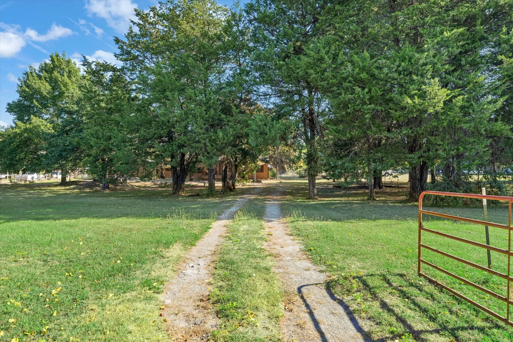 Mobile Home For Sale in Van Zandt County , 230 Vz County Road 3532, Wills Point, Texas 75169, 3 Bedrooms, 2 Bathrooms, 2 Garage spaces, 1,680 Sqft, built in 1994, Preowned, Price $169,900, mls#21077517, Real Estate Agent in Wills Point, Homes For Sale in Van Zandt county, Homes For Sale in Wills Point, Realtor in Wills Point Texas, Real Estate Brokerage Independent Realty Texas, Luminita Cordes Realtor