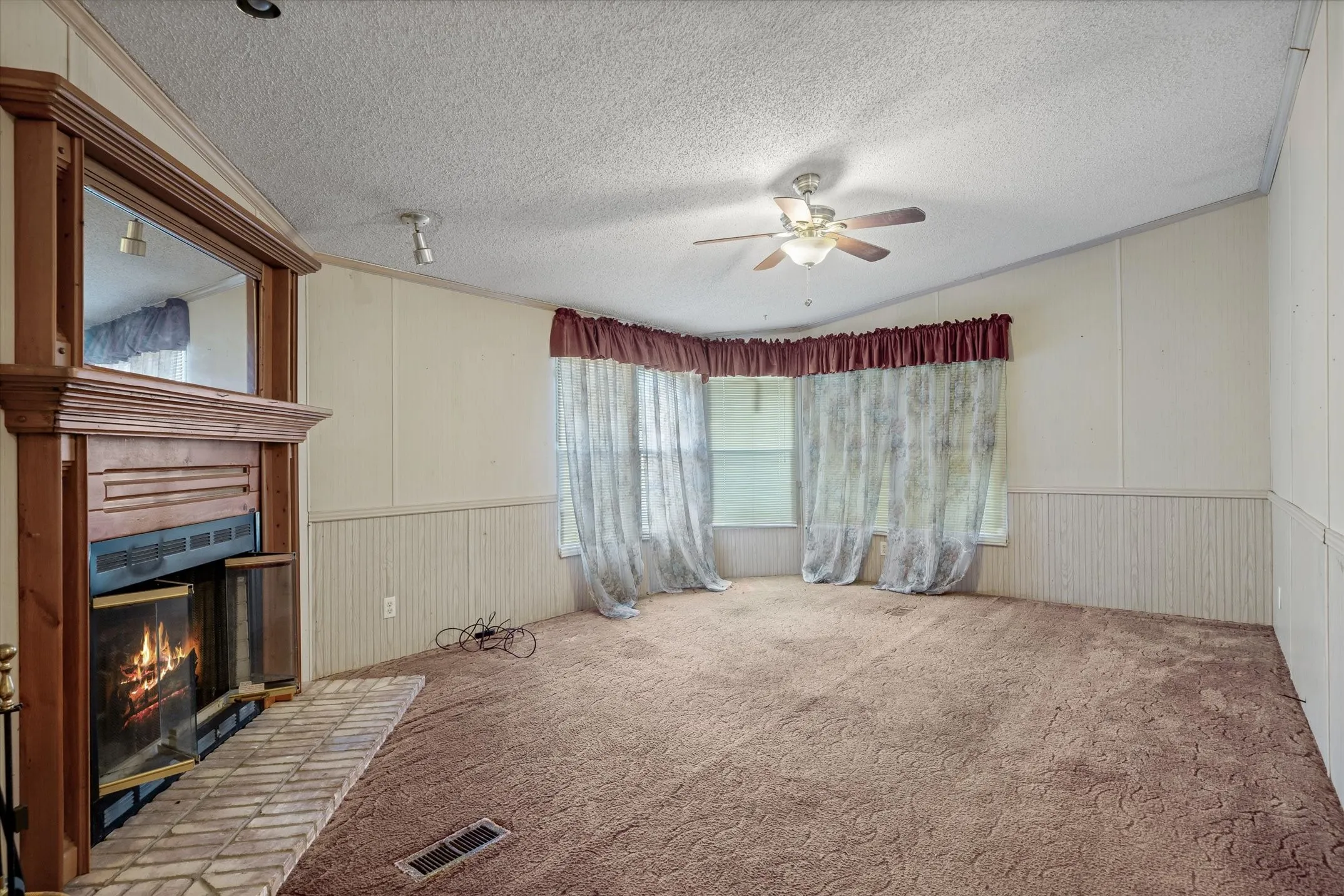 Mobile Home For Sale in Van Zandt County , 230 Vz County Road 3532, Wills Point, Texas 75169, 3 Bedrooms, 2 Bathrooms, 2 Garage spaces, 1,680 Sqft, built in 1994, Preowned, Price $169,900, mls#21077517, Real Estate Agent in Wills Point, Homes For Sale in Van Zandt county, Homes For Sale in Wills Point, Realtor in Wills Point Texas, Real Estate Brokerage Independent Realty Texas, Luminita Cordes Realtor