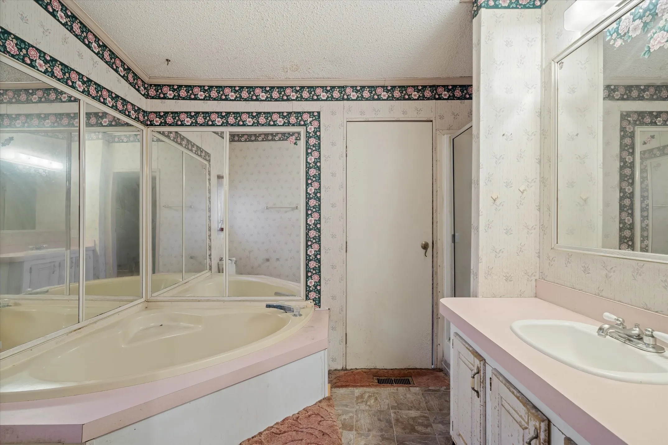 Mobile Home For Sale in Van Zandt County , 230 Vz County Road 3532, Wills Point, Texas 75169, 3 Bedrooms, 2 Bathrooms, 2 Garage spaces, 1,680 Sqft, built in 1994, Preowned, Price $169,900, mls#21077517, Real Estate Agent in Wills Point, Homes For Sale in Van Zandt county, Homes For Sale in Wills Point, Realtor in Wills Point Texas, Real Estate Brokerage Independent Realty Texas, Luminita Cordes Realtor