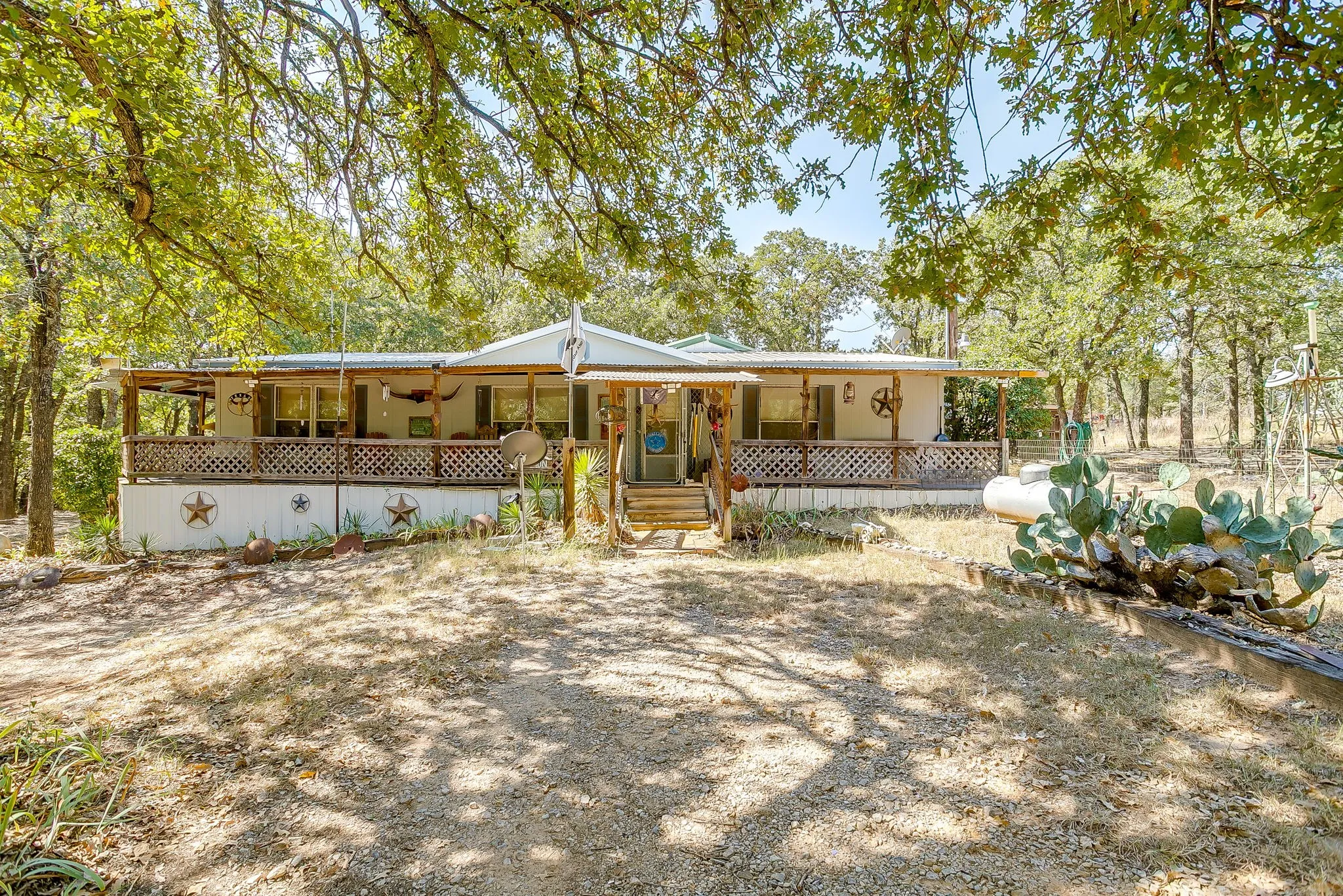 Mobile Home For Sale in Wise County , 436 Luke Road, Springtown, Texas 76082, 2 Bedroom, 1 Bathroom, Garage spaces, 1,008 Sqft, built in 1996, mls#21078473, Real Estate Agent in Springtown, Homes For Sale in Wise county, Homes For Sale in Springtown, Realtor in Springtown Texas, Real Estate Brokerage Independent Realty Texas, Luminita Cordes Realtor