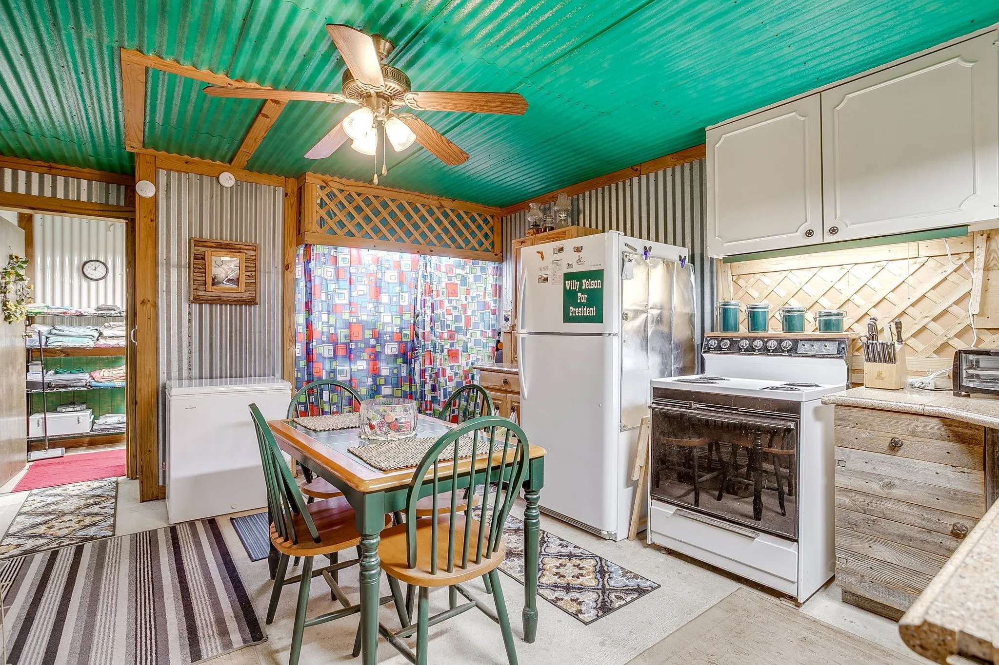 Dining room with ceiling fan