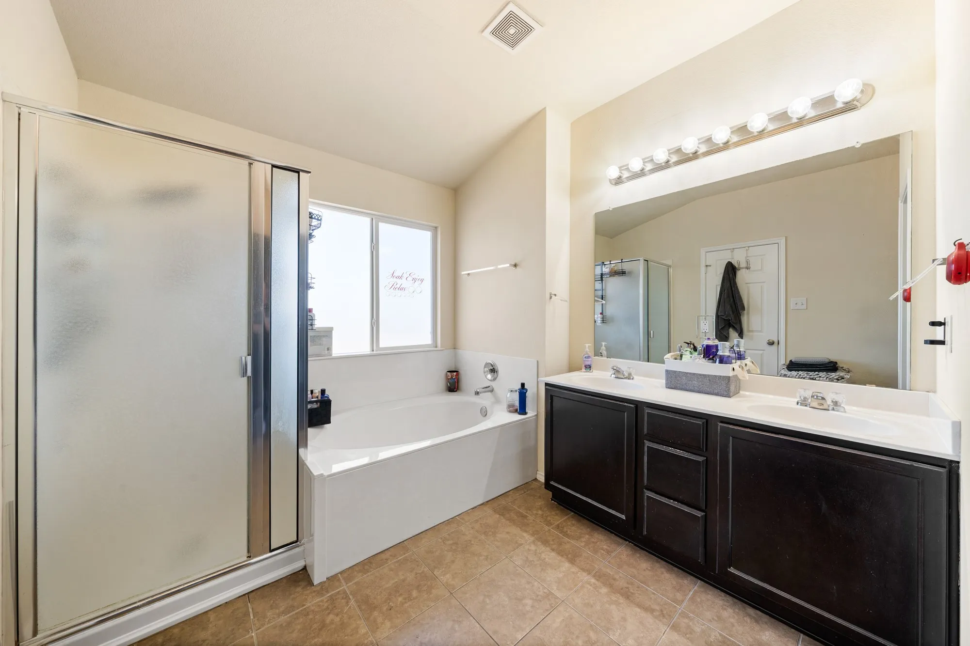 Single Family Residence For Sale in Mc Lennan County , 6544 Mundo Drive, Waco, Texas 76712, 4 Bedroom, 3 Bathroom, 2 Garage spaces, 2,217 Sqft, built in 2011, mls#21088316, Real Estate Agent in Waco, Homes For Sale in Mc Lennan county, Homes For Sale in Waco, Realtor in Waco Texas, Real Estate Brokerage Independent Realty Texas, Luminita Cordes Realtor
