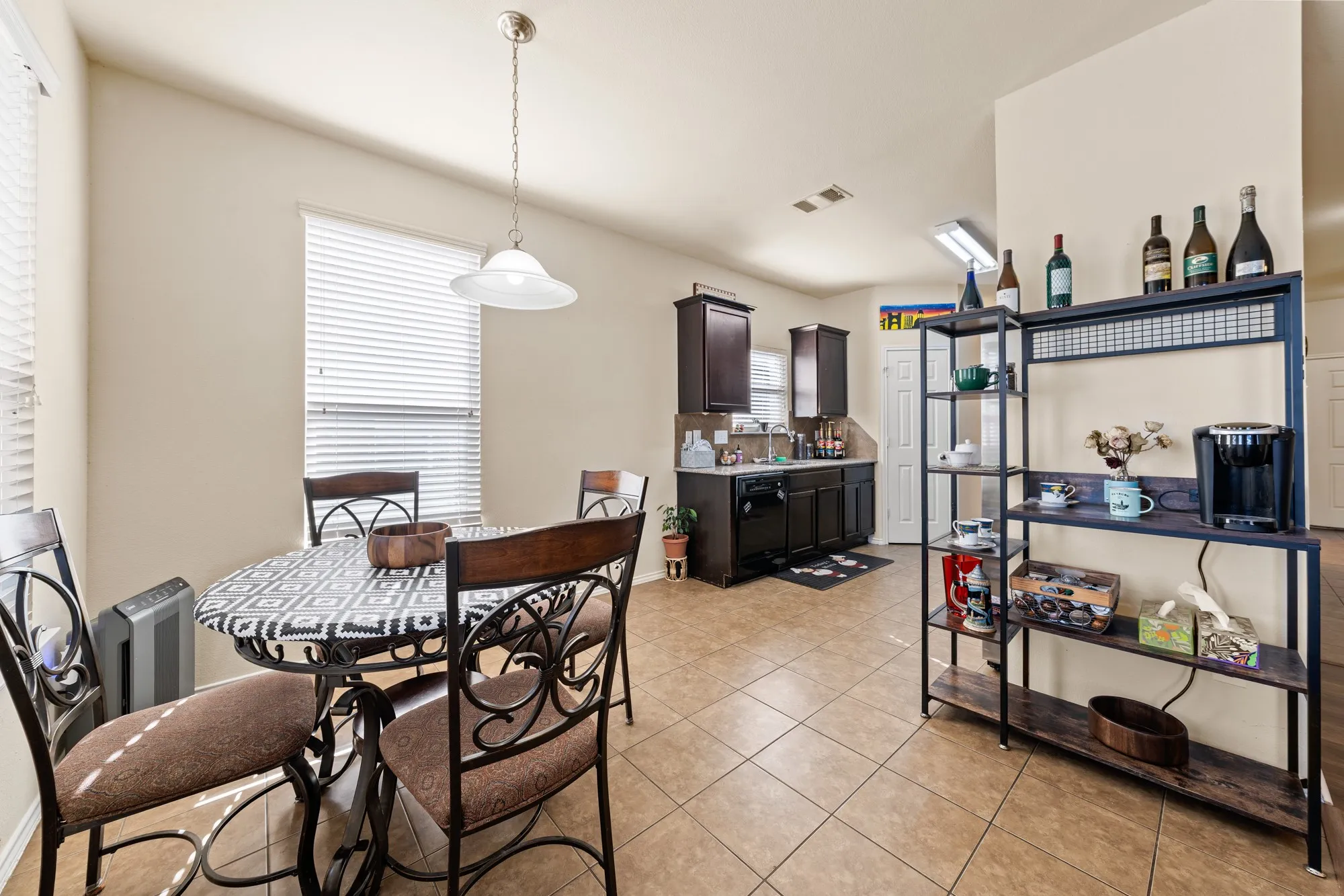 Single Family Residence For Sale in Mc Lennan County , 6544 Mundo Drive, Waco, Texas 76712, 4 Bedroom, 3 Bathroom, 2 Garage spaces, 2,217 Sqft, built in 2011, mls#21088316, Real Estate Agent in Waco, Homes For Sale in Mc Lennan county, Homes For Sale in Waco, Realtor in Waco Texas, Real Estate Brokerage Independent Realty Texas, Luminita Cordes Realtor