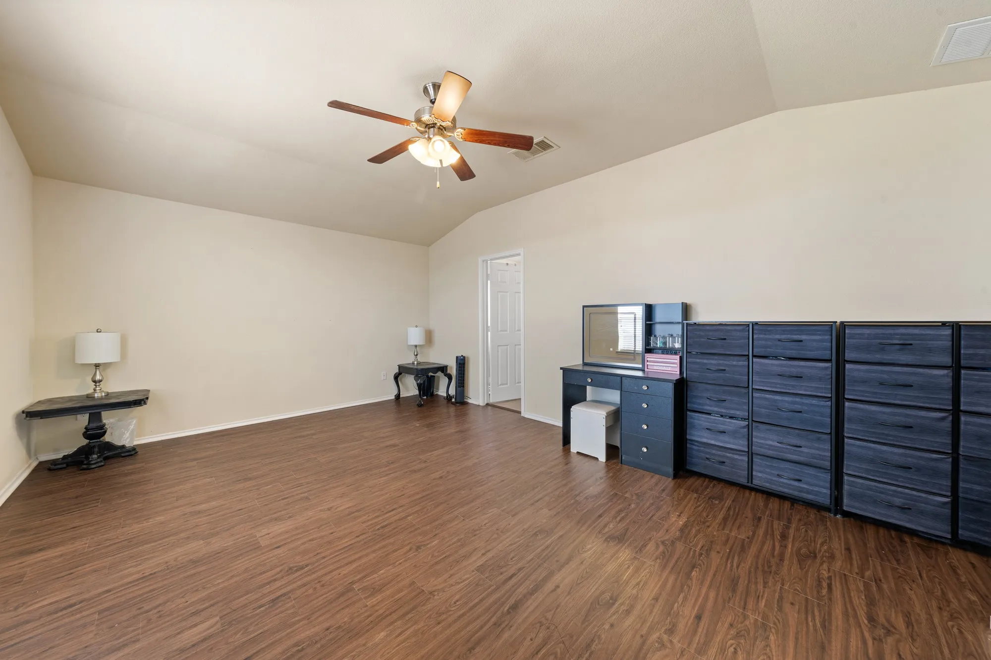 Single Family Residence For Sale in Mc Lennan County , 6544 Mundo Drive, Waco, Texas 76712, 4 Bedroom, 3 Bathroom, 2 Garage spaces, 2,217 Sqft, built in 2011, mls#21088316, Real Estate Agent in Waco, Homes For Sale in Mc Lennan county, Homes For Sale in Waco, Realtor in Waco Texas, Real Estate Brokerage Independent Realty Texas, Luminita Cordes Realtor
