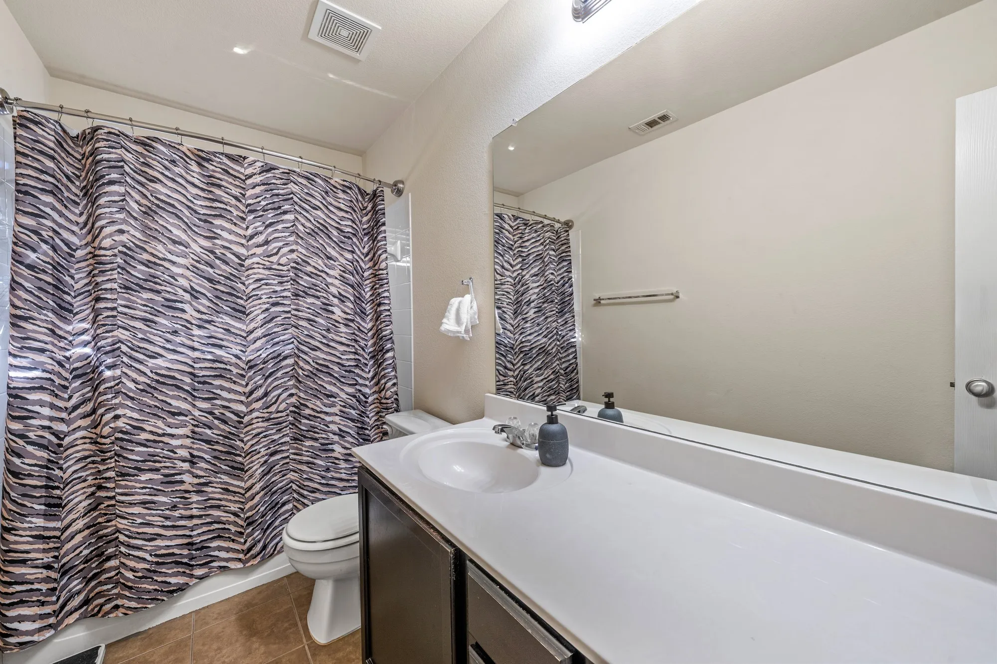 Single Family Residence For Sale in Mc Lennan County , 6544 Mundo Drive, Waco, Texas 76712, 4 Bedroom, 3 Bathroom, 2 Garage spaces, 2,217 Sqft, built in 2011, mls#21088316, Real Estate Agent in Waco, Homes For Sale in Mc Lennan county, Homes For Sale in Waco, Realtor in Waco Texas, Real Estate Brokerage Independent Realty Texas, Luminita Cordes Realtor