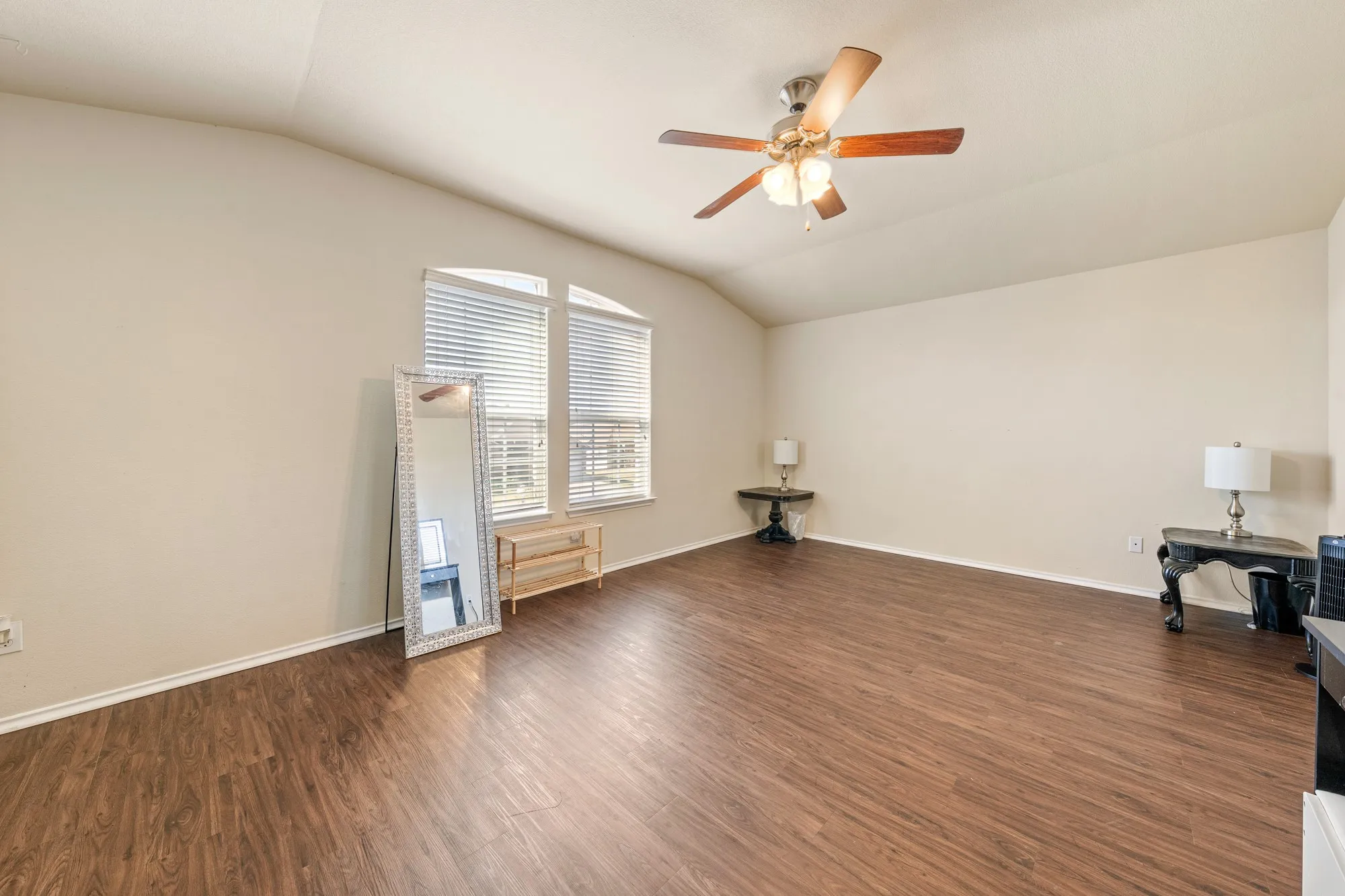 Single Family Residence For Sale in Mc Lennan County , 6544 Mundo Drive, Waco, Texas 76712, 4 Bedroom, 3 Bathroom, 2 Garage spaces, 2,217 Sqft, built in 2011, mls#21088316, Real Estate Agent in Waco, Homes For Sale in Mc Lennan county, Homes For Sale in Waco, Realtor in Waco Texas, Real Estate Brokerage Independent Realty Texas, Luminita Cordes Realtor