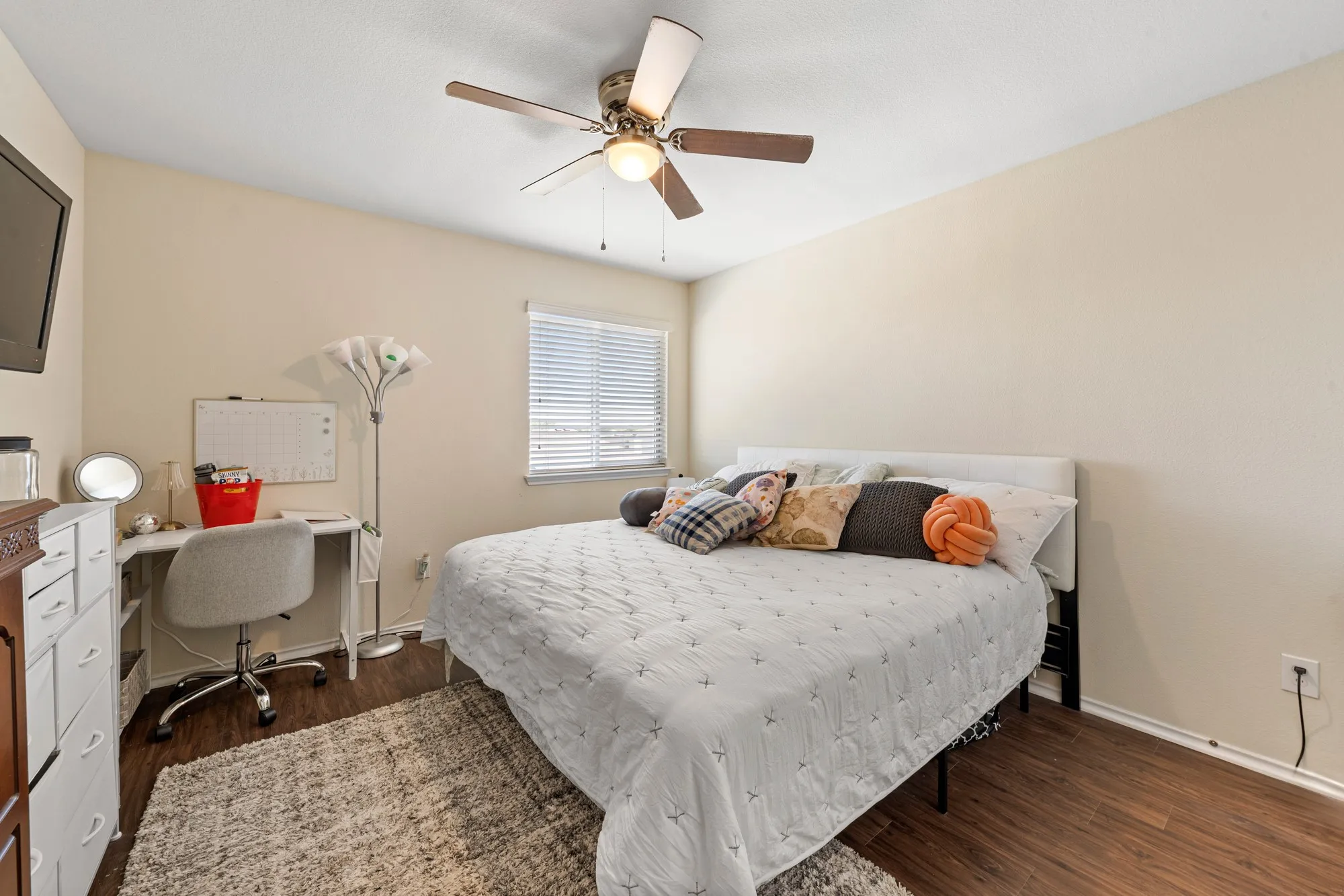 Single Family Residence For Sale in Mc Lennan County , 6544 Mundo Drive, Waco, Texas 76712, 4 Bedroom, 3 Bathroom, 2 Garage spaces, 2,217 Sqft, built in 2011, mls#21088316, Real Estate Agent in Waco, Homes For Sale in Mc Lennan county, Homes For Sale in Waco, Realtor in Waco Texas, Real Estate Brokerage Independent Realty Texas, Luminita Cordes Realtor