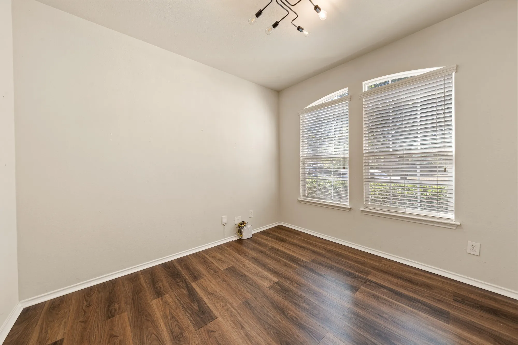 Single Family Residence For Sale in Mc Lennan County , 6544 Mundo Drive, Waco, Texas 76712, 4 Bedroom, 3 Bathroom, 2 Garage spaces, 2,217 Sqft, built in 2011, mls#21088316, Real Estate Agent in Waco, Homes For Sale in Mc Lennan county, Homes For Sale in Waco, Realtor in Waco Texas, Real Estate Brokerage Independent Realty Texas, Luminita Cordes Realtor