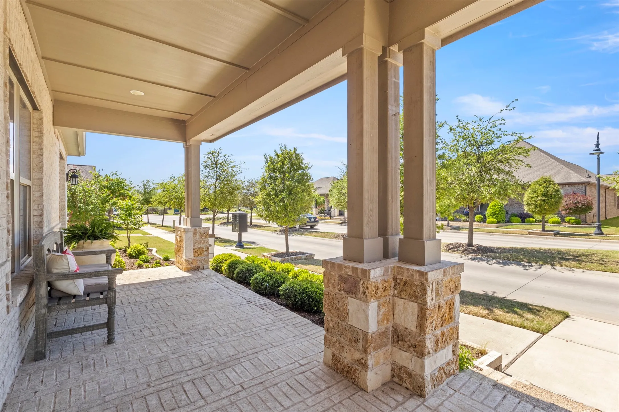 Single Family Residence For Sale in Tarrant County , 4825 Beaver Creek Drive, Arlington, Texas 76005, 2 Bedroom, 2 Bathroom, 2 Garage spaces, 2,536 Sqft, built in 2020, Preowned, mls#21084488, Real Estate Agent in Arlington, Homes For Sale in Tarrant county, Homes For Sale in Arlington, Realtor in Arlington Texas, Real Estate Brokerage Independent Realty Texas, Luminita Cordes Realtor