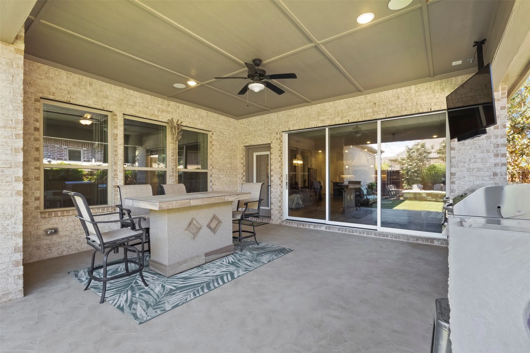 Single Family Residence For Sale in Tarrant County , 4825 Beaver Creek Drive, Arlington, Texas 76005, 2 Bedroom, 2 Bathroom, 2 Garage spaces, 2,536 Sqft, built in 2020, Preowned, mls#21084488, Real Estate Agent in Arlington, Homes For Sale in Tarrant county, Homes For Sale in Arlington, Realtor in Arlington Texas, Real Estate Brokerage Independent Realty Texas, Luminita Cordes Realtor