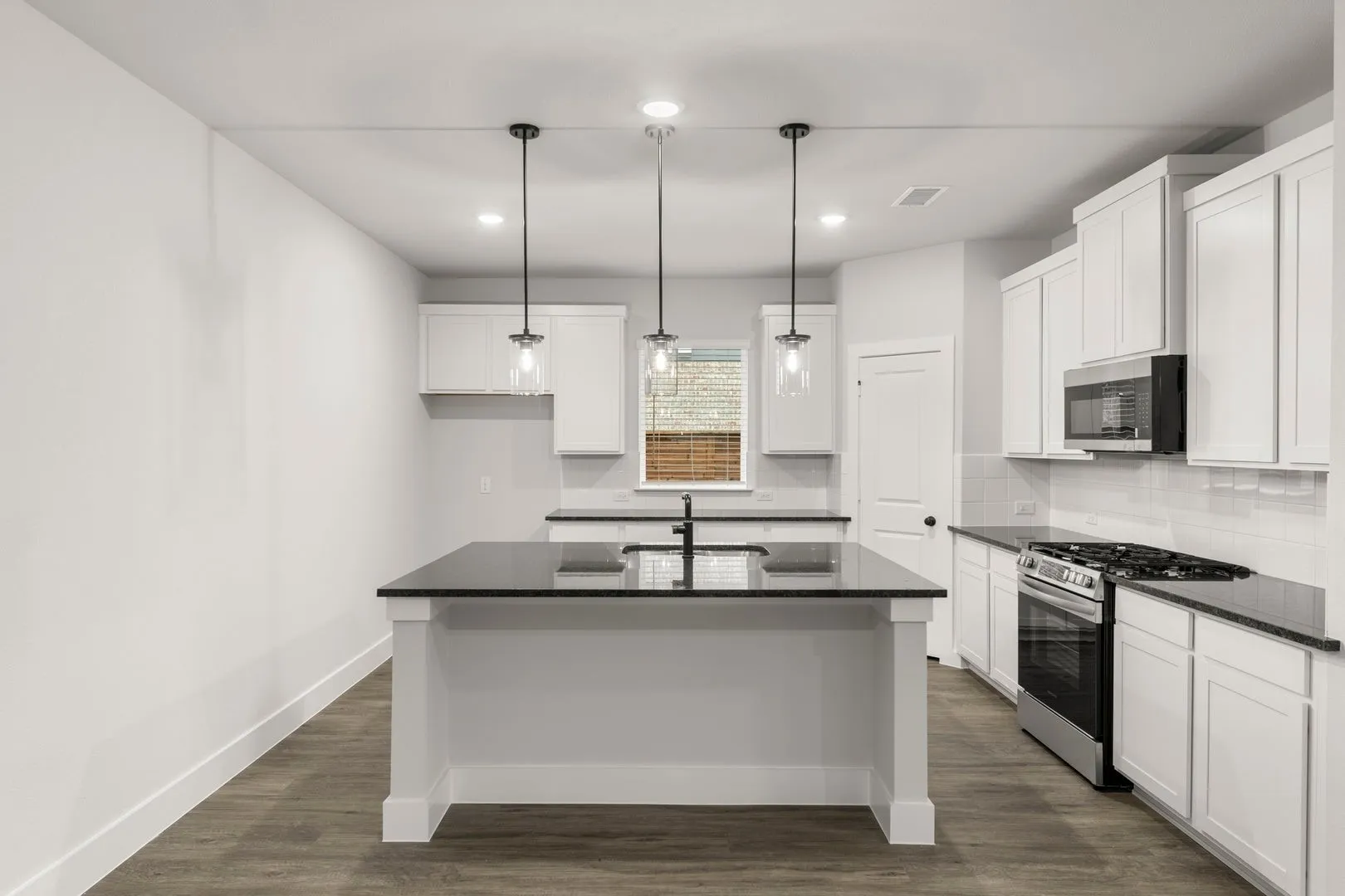 Single Family Residence For Sale in Dallas County , 1921 Sapphire Run, Mesquite, Texas 75181, 5 Bedroom, 3 Bathroom, 2 Garage spaces, 2,508 Sqft, built in 2025, New Construction - Complete, mls#21089025, Real Estate Agent in Mesquite, Homes For Sale in Dallas county, Homes For Sale in Mesquite, Realtor in Mesquite Texas, Real Estate Brokerage Independent Realty Texas, Luminita Cordes Realtor