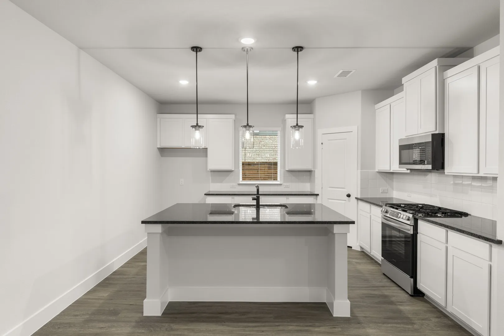 08. 1921 Sapphire - Kitchen