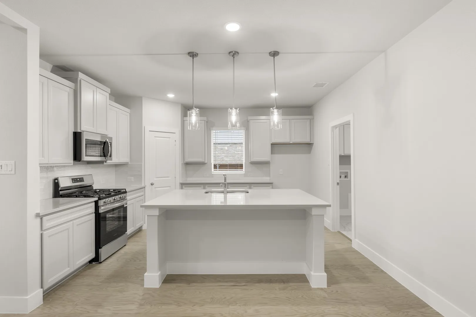 08. 1917 Sapphire - Kitchen