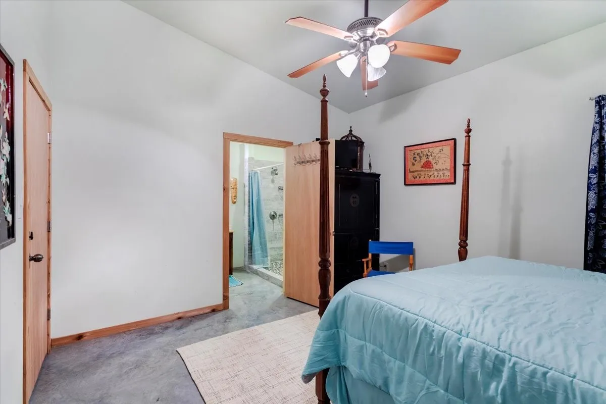Single Family Residence For Sale in Grayson County , 3050 Wolf Front Road, Van Alstyne, Texas 75495, 3 Bedroom, 3 Bathroom, Garage spaces, 2,086 Sqft, built in 2011, Preowned, mls#21087784, Real Estate Agent in Van Alstyne, Homes For Sale in Grayson county, Homes For Sale in Van Alstyne, Realtor in Van Alstyne Texas, Real Estate Brokerage Independent Realty Texas, Luminita Cordes Realtor