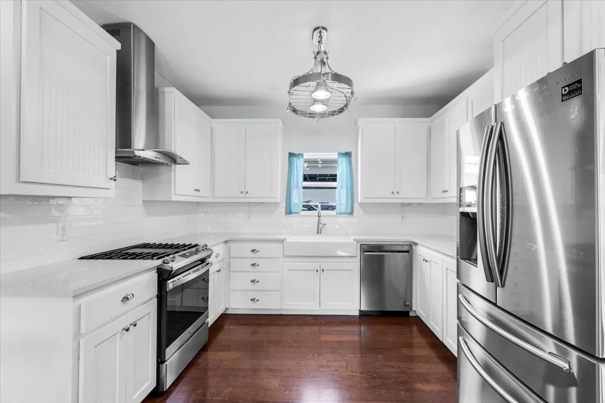 Single Family Residence For Sale in Grayson County , 3050 Wolf Front Road, Van Alstyne, Texas 75495, 3 Bedroom, 3 Bathroom, Garage spaces, 2,086 Sqft, built in 2011, Preowned, mls#21087784, Real Estate Agent in Van Alstyne, Homes For Sale in Grayson county, Homes For Sale in Van Alstyne, Realtor in Van Alstyne Texas, Real Estate Brokerage Independent Realty Texas, Luminita Cordes Realtor
