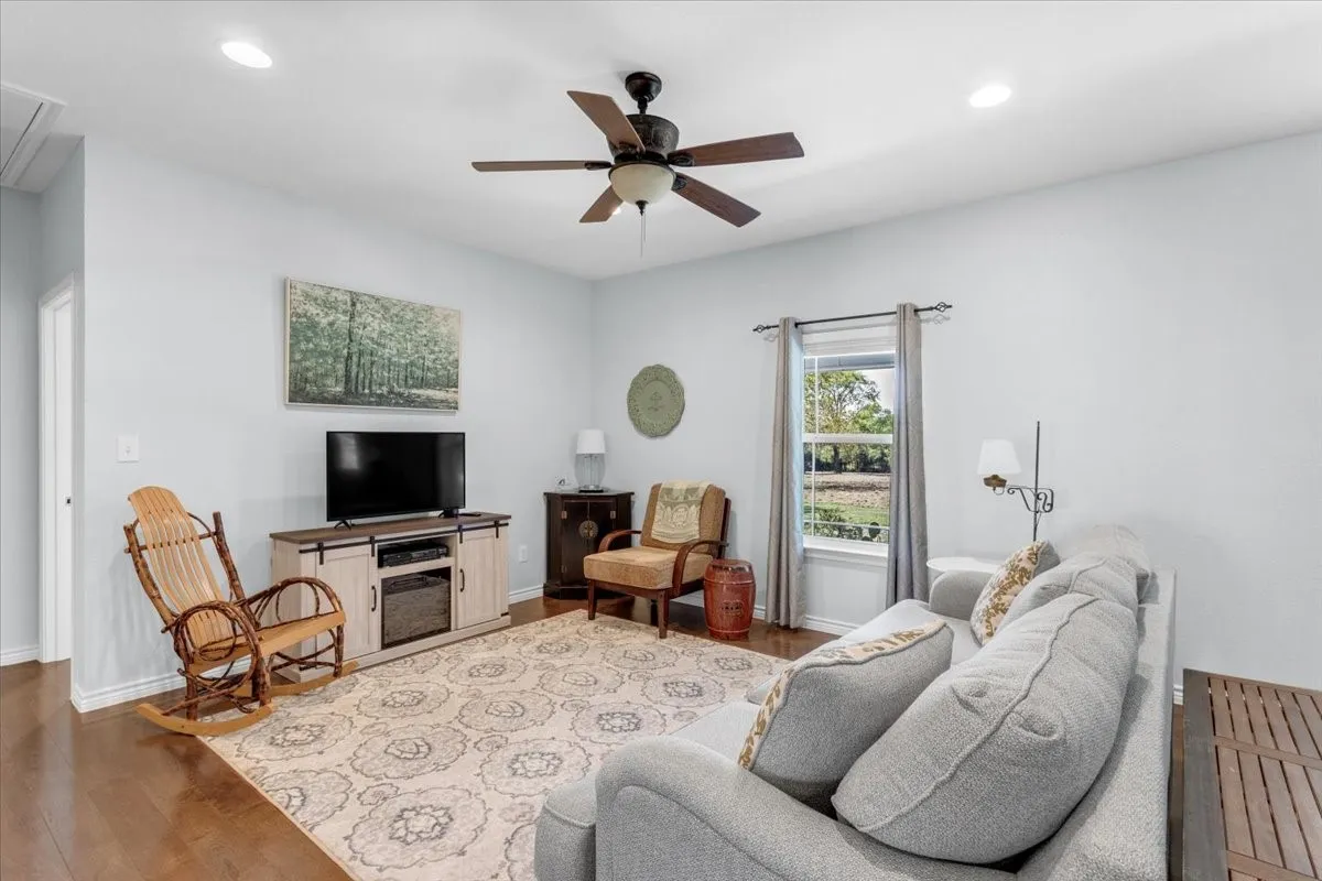 Single Family Residence For Sale in Grayson County , 3050 Wolf Front Road, Van Alstyne, Texas 75495, 3 Bedroom, 3 Bathroom, Garage spaces, 2,086 Sqft, built in 2011, Preowned, mls#21087784, Real Estate Agent in Van Alstyne, Homes For Sale in Grayson county, Homes For Sale in Van Alstyne, Realtor in Van Alstyne Texas, Real Estate Brokerage Independent Realty Texas, Luminita Cordes Realtor