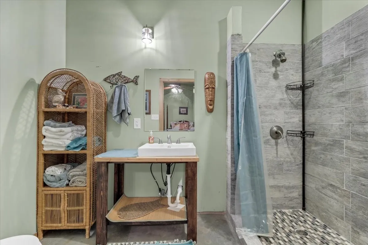 Single Family Residence For Sale in Grayson County , 3050 Wolf Front Road, Van Alstyne, Texas 75495, 3 Bedroom, 3 Bathroom, Garage spaces, 2,086 Sqft, built in 2011, Preowned, mls#21087784, Real Estate Agent in Van Alstyne, Homes For Sale in Grayson county, Homes For Sale in Van Alstyne, Realtor in Van Alstyne Texas, Real Estate Brokerage Independent Realty Texas, Luminita Cordes Realtor