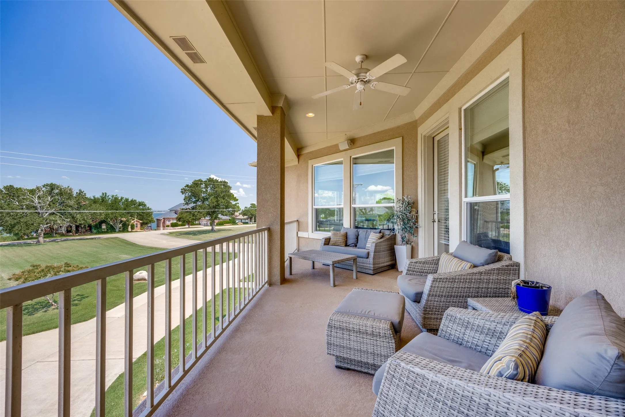 Single Family Residence For Sale in Grayson County , 167 Panorama Circle, Pottsboro, Texas 75076, 4 Bedroom, 4 Bathroom, 4 Garage spaces, 4,070 Sqft, built in 2001, Preowned, mls#21088362, Real Estate Agent in Pottsboro, Homes For Sale in Grayson county, Homes For Sale in Pottsboro, Realtor in Pottsboro Texas, Real Estate Brokerage Independent Realty Texas, Luminita Cordes Realtor