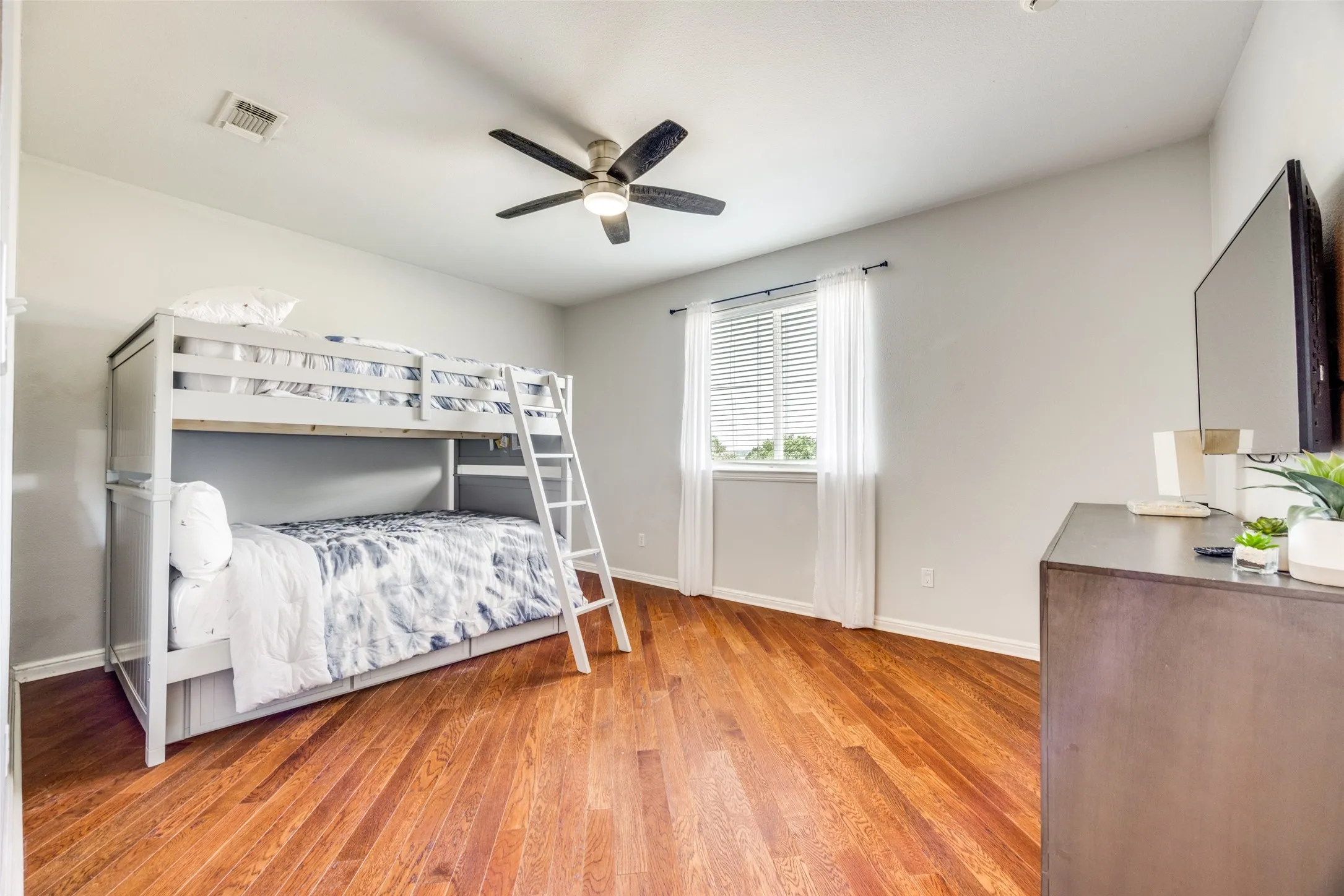 Single Family Residence For Sale in Grayson County , 167 Panorama Circle, Pottsboro, Texas 75076, 4 Bedroom, 4 Bathroom, 4 Garage spaces, 4,070 Sqft, built in 2001, Preowned, mls#21088362, Real Estate Agent in Pottsboro, Homes For Sale in Grayson county, Homes For Sale in Pottsboro, Realtor in Pottsboro Texas, Real Estate Brokerage Independent Realty Texas, Luminita Cordes Realtor