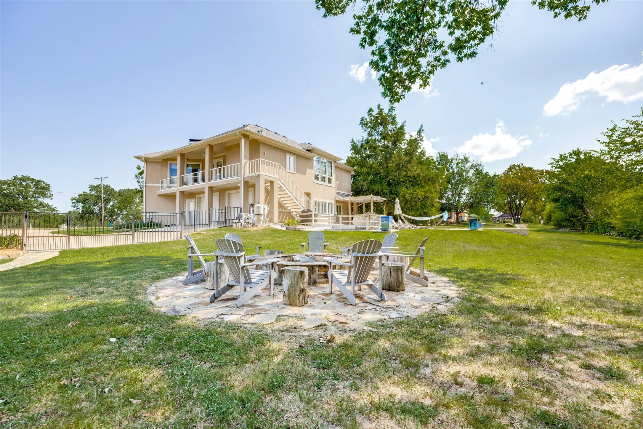 Single Family Residence For Sale in Grayson County , 167 Panorama Circle, Pottsboro, Texas 75076, 4 Bedroom, 4 Bathroom, 4 Garage spaces, 4,070 Sqft, built in 2001, Preowned, mls#21088362, Real Estate Agent in Pottsboro, Homes For Sale in Grayson county, Homes For Sale in Pottsboro, Realtor in Pottsboro Texas, Real Estate Brokerage Independent Realty Texas, Luminita Cordes Realtor