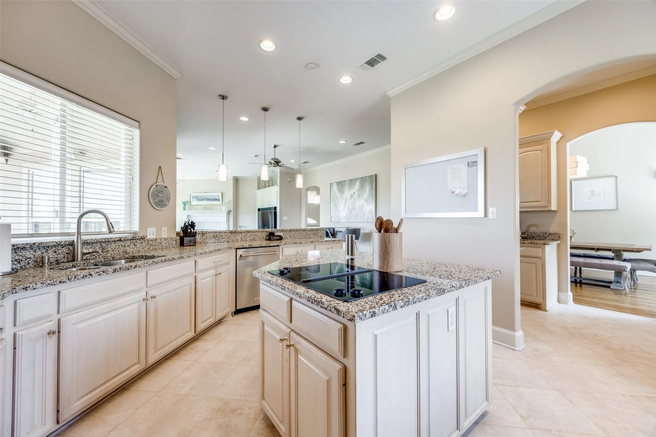 Single Family Residence For Sale in Grayson County , 167 Panorama Circle, Pottsboro, Texas 75076, 4 Bedroom, 4 Bathroom, 4 Garage spaces, 4,070 Sqft, built in 2001, Preowned, mls#21088362, Real Estate Agent in Pottsboro, Homes For Sale in Grayson county, Homes For Sale in Pottsboro, Realtor in Pottsboro Texas, Real Estate Brokerage Independent Realty Texas, Luminita Cordes Realtor