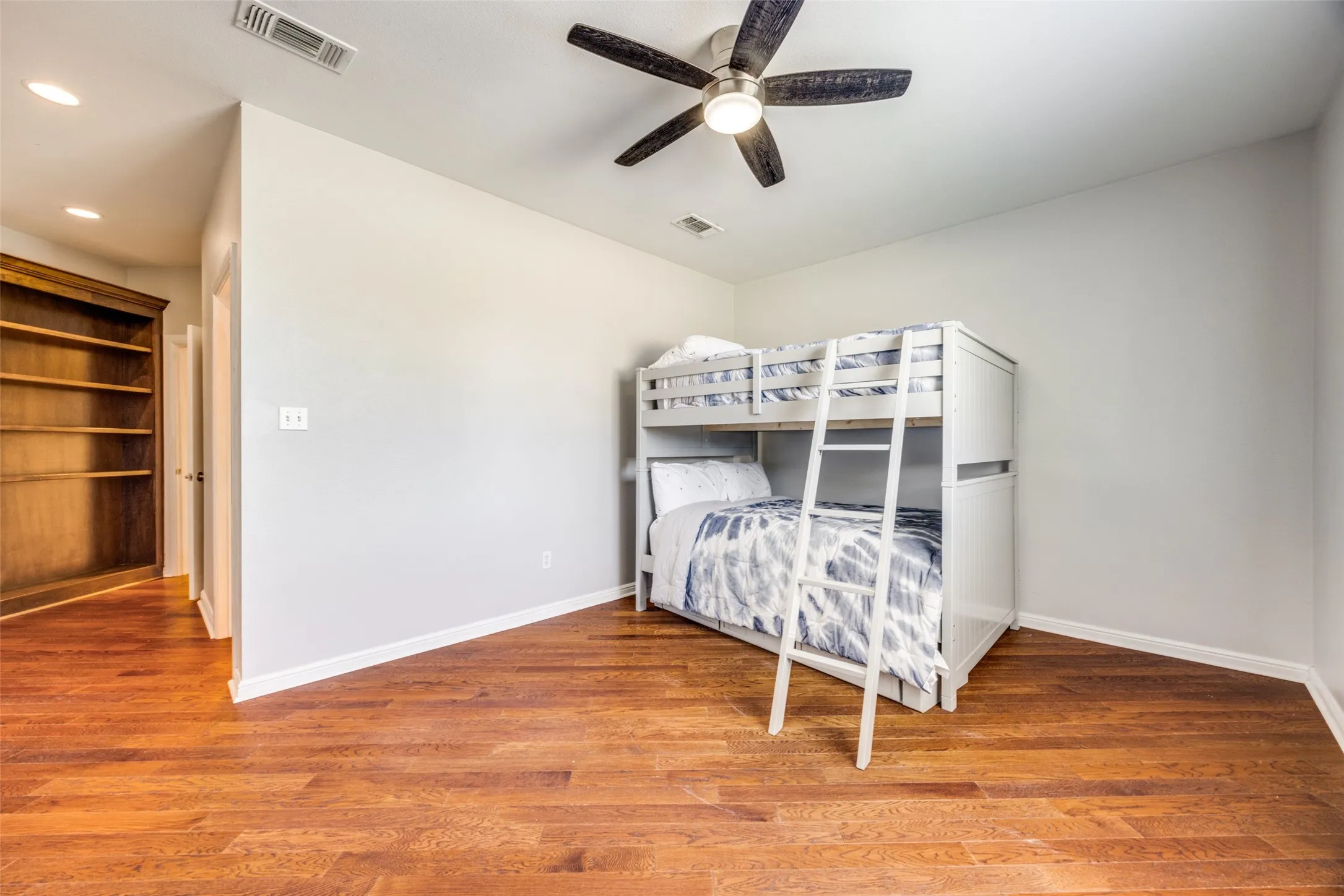 Single Family Residence For Sale in Grayson County , 167 Panorama Circle, Pottsboro, Texas 75076, 4 Bedroom, 4 Bathroom, 4 Garage spaces, 4,070 Sqft, built in 2001, Preowned, mls#21088362, Real Estate Agent in Pottsboro, Homes For Sale in Grayson county, Homes For Sale in Pottsboro, Realtor in Pottsboro Texas, Real Estate Brokerage Independent Realty Texas, Luminita Cordes Realtor