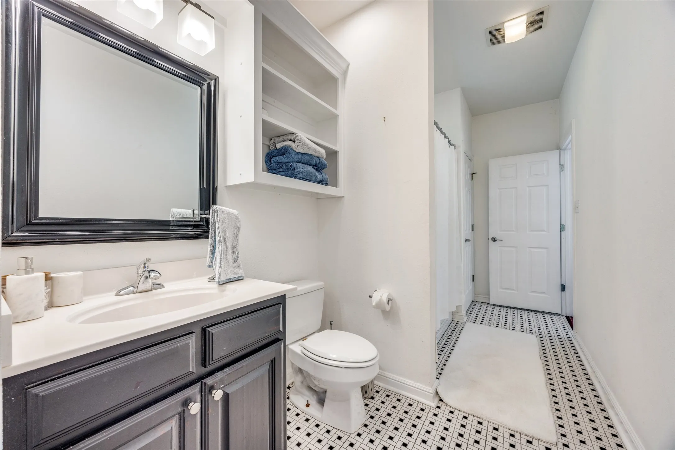 Single Family Residence For Sale in Grayson County , 167 Panorama Circle, Pottsboro, Texas 75076, 4 Bedroom, 4 Bathroom, 4 Garage spaces, 4,070 Sqft, built in 2001, Preowned, mls#21088362, Real Estate Agent in Pottsboro, Homes For Sale in Grayson county, Homes For Sale in Pottsboro, Realtor in Pottsboro Texas, Real Estate Brokerage Independent Realty Texas, Luminita Cordes Realtor