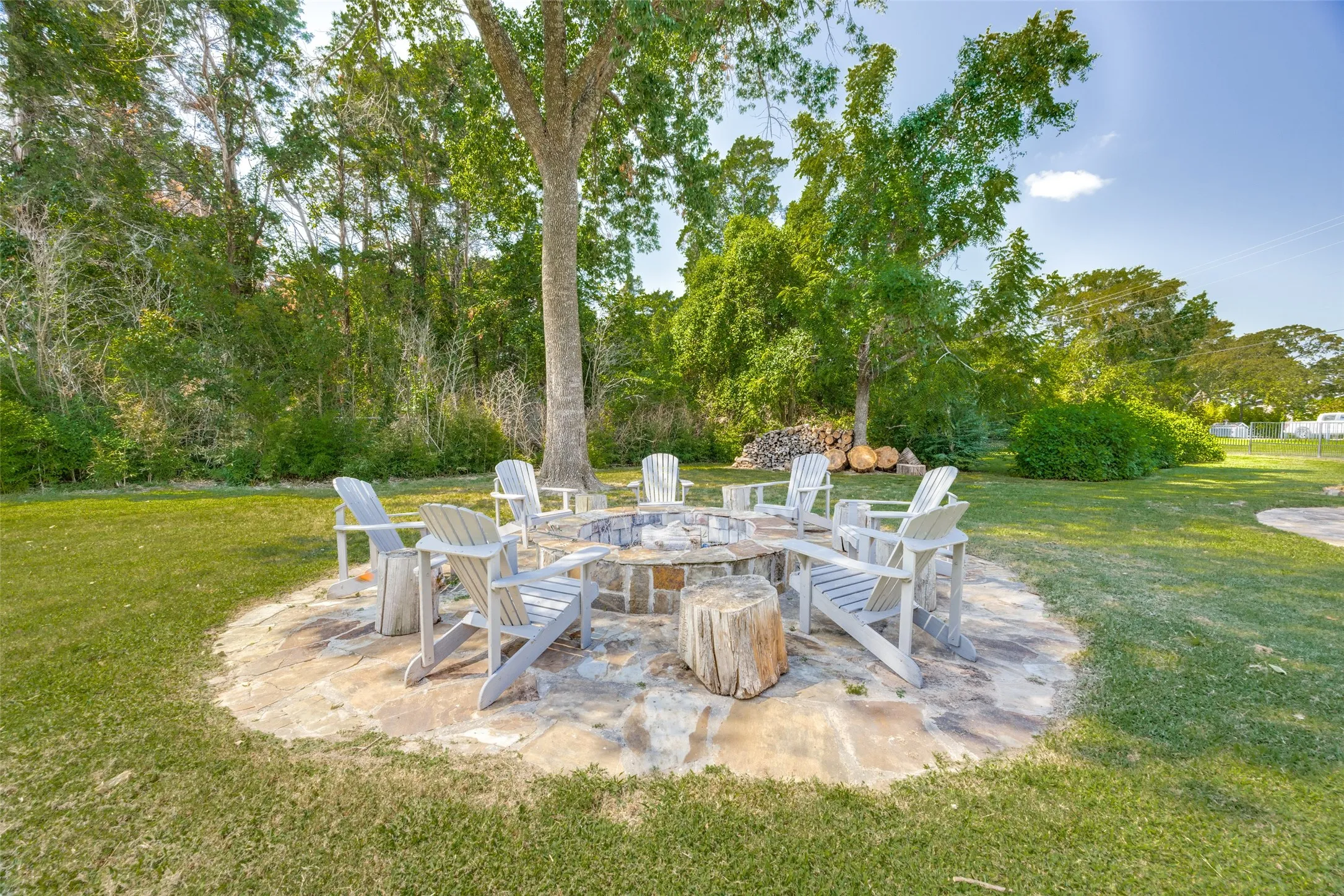 Single Family Residence For Sale in Grayson County , 167 Panorama Circle, Pottsboro, Texas 75076, 4 Bedroom, 4 Bathroom, 4 Garage spaces, 4,070 Sqft, built in 2001, Preowned, mls#21088362, Real Estate Agent in Pottsboro, Homes For Sale in Grayson county, Homes For Sale in Pottsboro, Realtor in Pottsboro Texas, Real Estate Brokerage Independent Realty Texas, Luminita Cordes Realtor