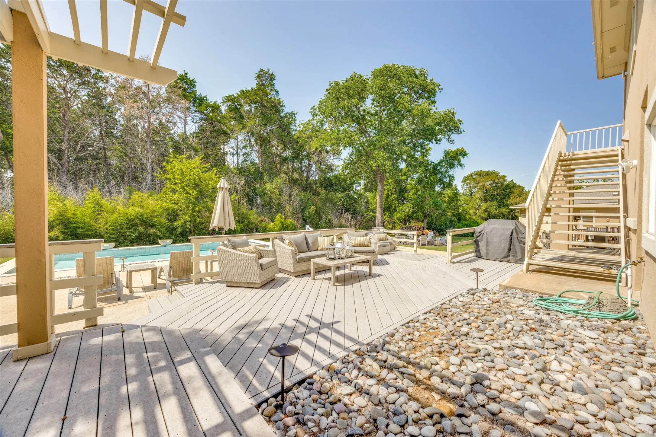 Single Family Residence For Sale in Grayson County , 167 Panorama Circle, Pottsboro, Texas 75076, 4 Bedroom, 4 Bathroom, 4 Garage spaces, 4,070 Sqft, built in 2001, Preowned, mls#21088362, Real Estate Agent in Pottsboro, Homes For Sale in Grayson county, Homes For Sale in Pottsboro, Realtor in Pottsboro Texas, Real Estate Brokerage Independent Realty Texas, Luminita Cordes Realtor
