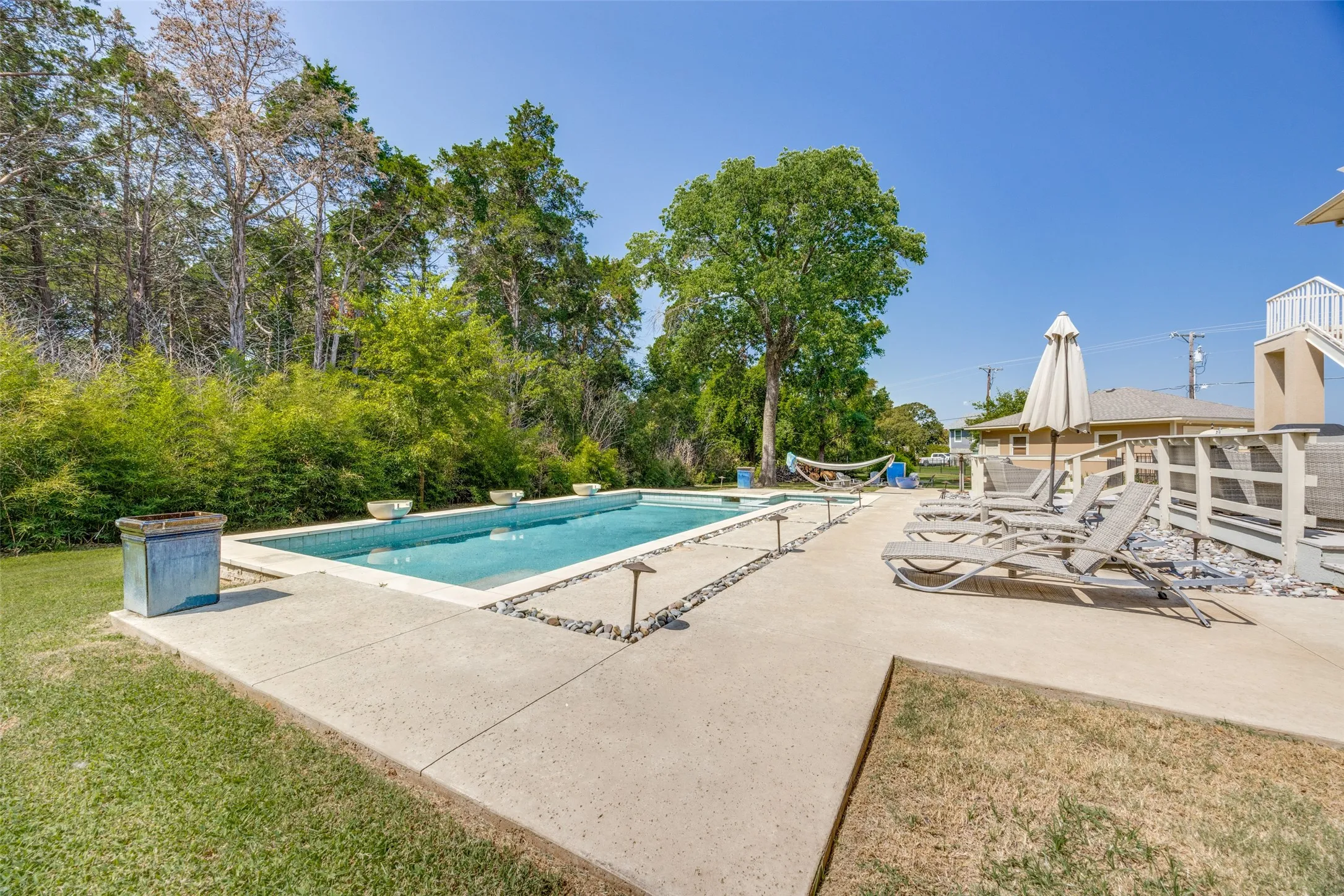 Single Family Residence For Sale in Grayson County , 167 Panorama Circle, Pottsboro, Texas 75076, 4 Bedroom, 4 Bathroom, 4 Garage spaces, 4,070 Sqft, built in 2001, Preowned, mls#21088362, Real Estate Agent in Pottsboro, Homes For Sale in Grayson county, Homes For Sale in Pottsboro, Realtor in Pottsboro Texas, Real Estate Brokerage Independent Realty Texas, Luminita Cordes Realtor
