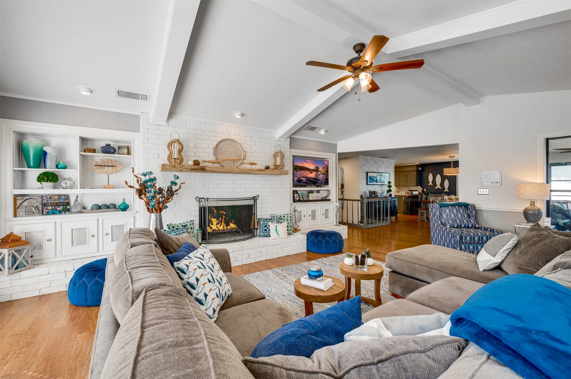 Single Family Residence For Sale in Henderson County , 536 Wildewood Drive, Chandler, Texas 75758, 4 Bedroom, 3 Bathroom, 2 Garage spaces, 3,240 Sqft, built in 1983, Preowned, mls#21089188, Real Estate Agent in Chandler, Homes For Sale in Henderson county, Homes For Sale in Chandler, Realtor in Chandler Texas, Real Estate Brokerage Independent Realty Texas, Luminita Cordes Realtor