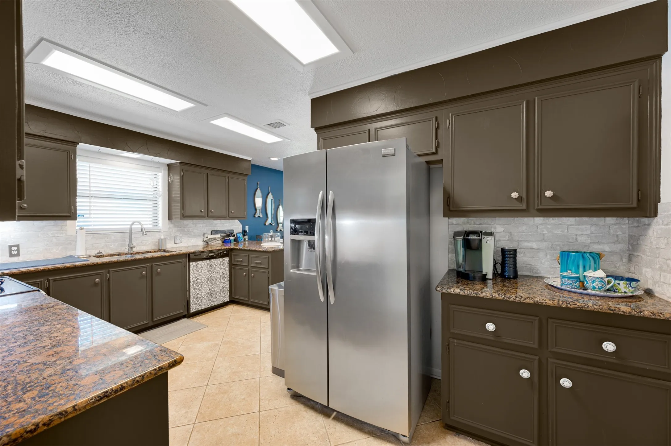 Single Family Residence For Sale in Henderson County , 536 Wildewood Drive, Chandler, Texas 75758, 4 Bedroom, 3 Bathroom, 2 Garage spaces, 3,240 Sqft, built in 1983, Preowned, mls#21089188, Real Estate Agent in Chandler, Homes For Sale in Henderson county, Homes For Sale in Chandler, Realtor in Chandler Texas, Real Estate Brokerage Independent Realty Texas, Luminita Cordes Realtor