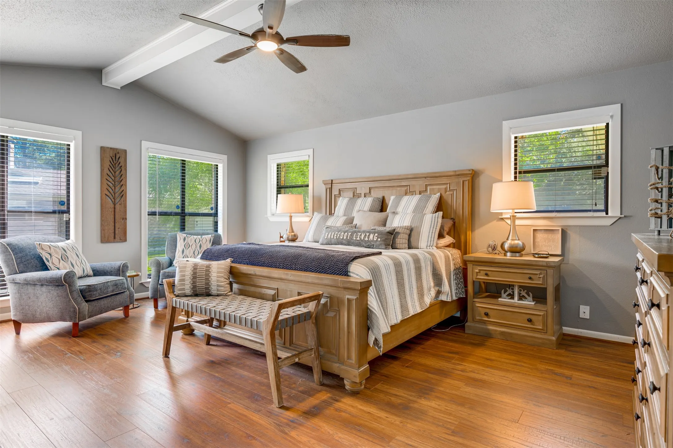 Single Family Residence For Sale in Henderson County , 536 Wildewood Drive, Chandler, Texas 75758, 4 Bedroom, 3 Bathroom, 2 Garage spaces, 3,240 Sqft, built in 1983, Preowned, mls#21089188, Real Estate Agent in Chandler, Homes For Sale in Henderson county, Homes For Sale in Chandler, Realtor in Chandler Texas, Real Estate Brokerage Independent Realty Texas, Luminita Cordes Realtor