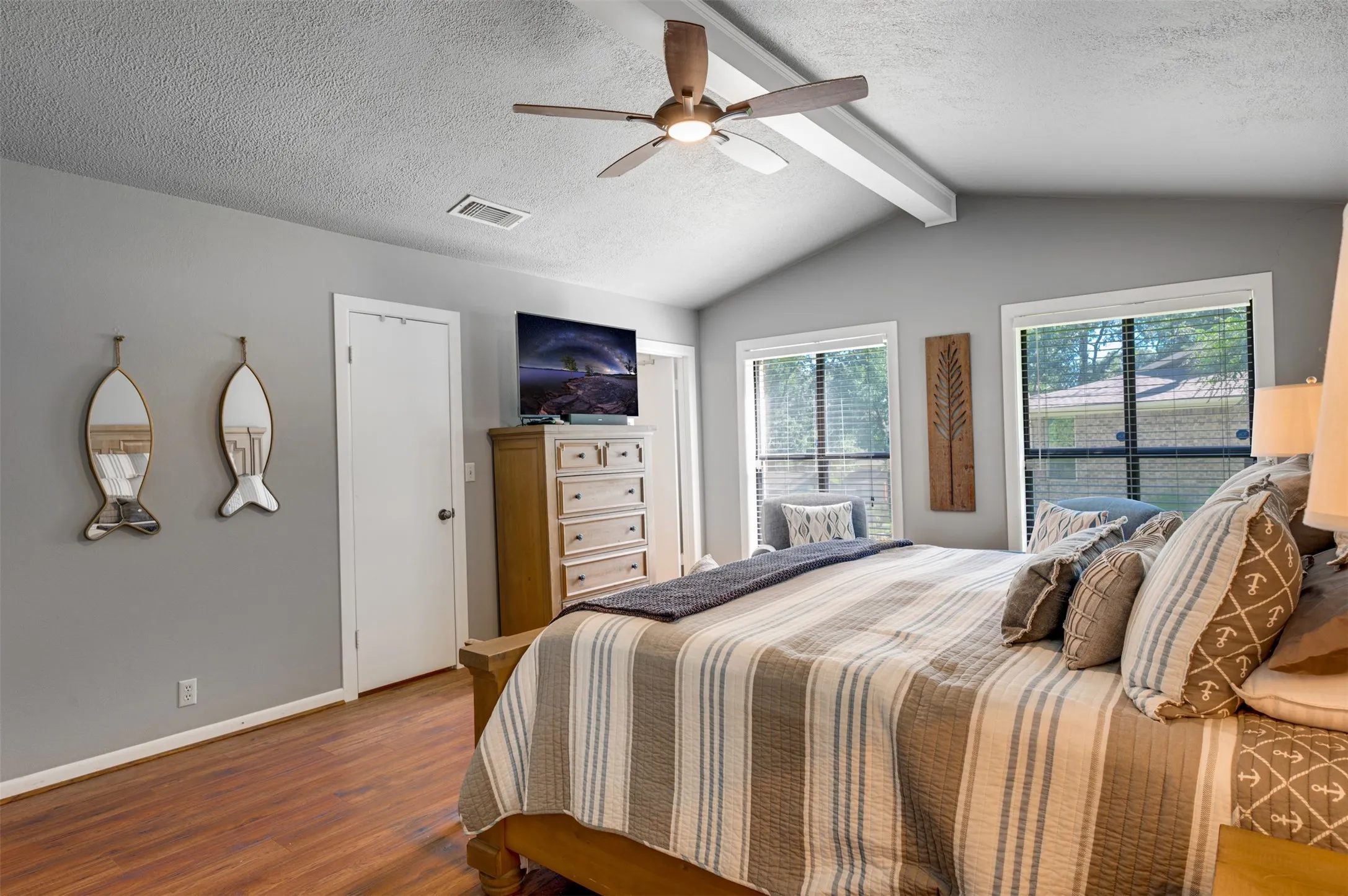 Single Family Residence For Sale in Henderson County , 536 Wildewood Drive, Chandler, Texas 75758, 4 Bedroom, 3 Bathroom, 2 Garage spaces, 3,240 Sqft, built in 1983, Preowned, mls#21089188, Real Estate Agent in Chandler, Homes For Sale in Henderson county, Homes For Sale in Chandler, Realtor in Chandler Texas, Real Estate Brokerage Independent Realty Texas, Luminita Cordes Realtor