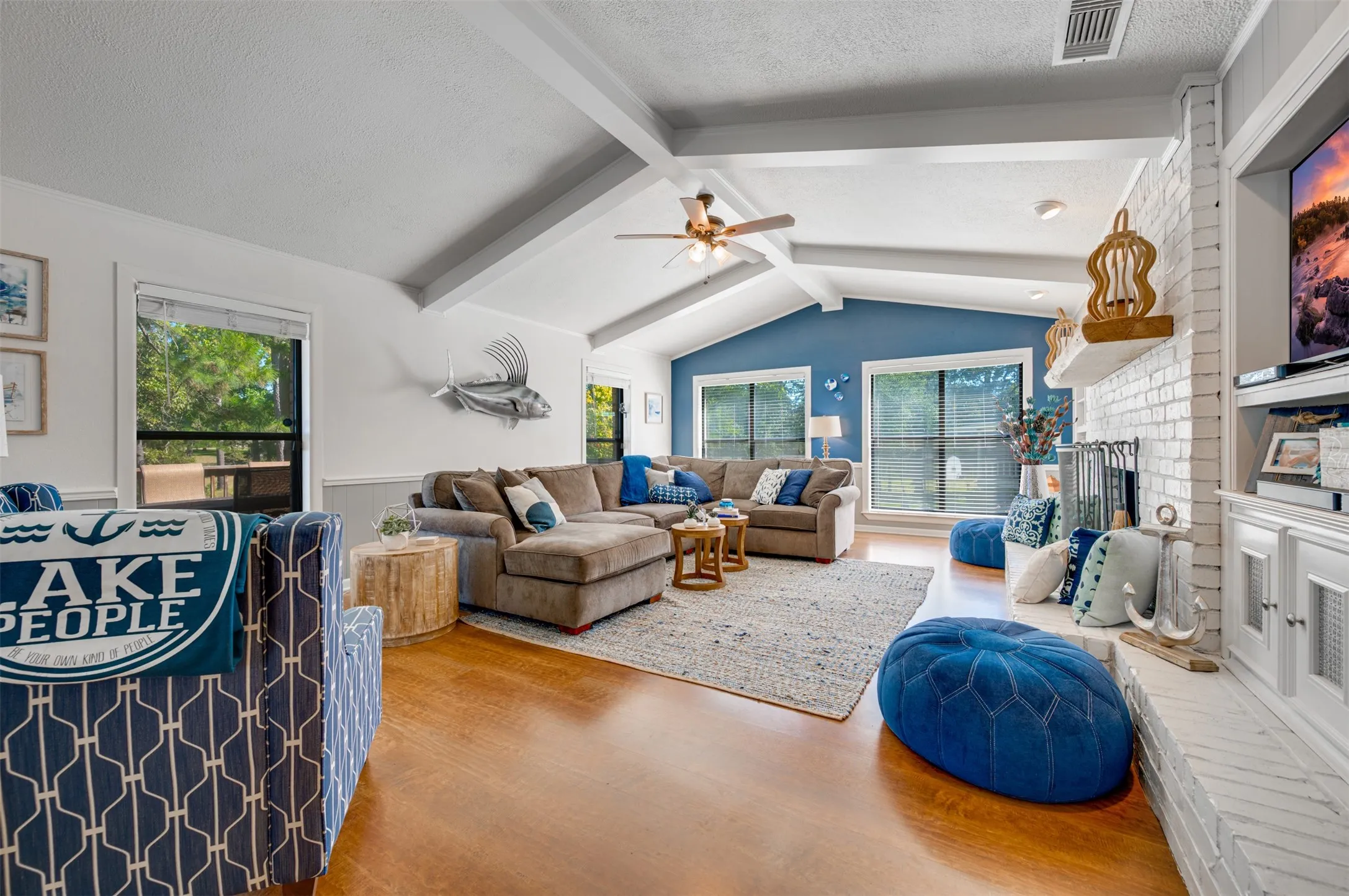 Single Family Residence For Sale in Henderson County , 536 Wildewood Drive, Chandler, Texas 75758, 4 Bedroom, 3 Bathroom, 2 Garage spaces, 3,240 Sqft, built in 1983, Preowned, mls#21089188, Real Estate Agent in Chandler, Homes For Sale in Henderson county, Homes For Sale in Chandler, Realtor in Chandler Texas, Real Estate Brokerage Independent Realty Texas, Luminita Cordes Realtor