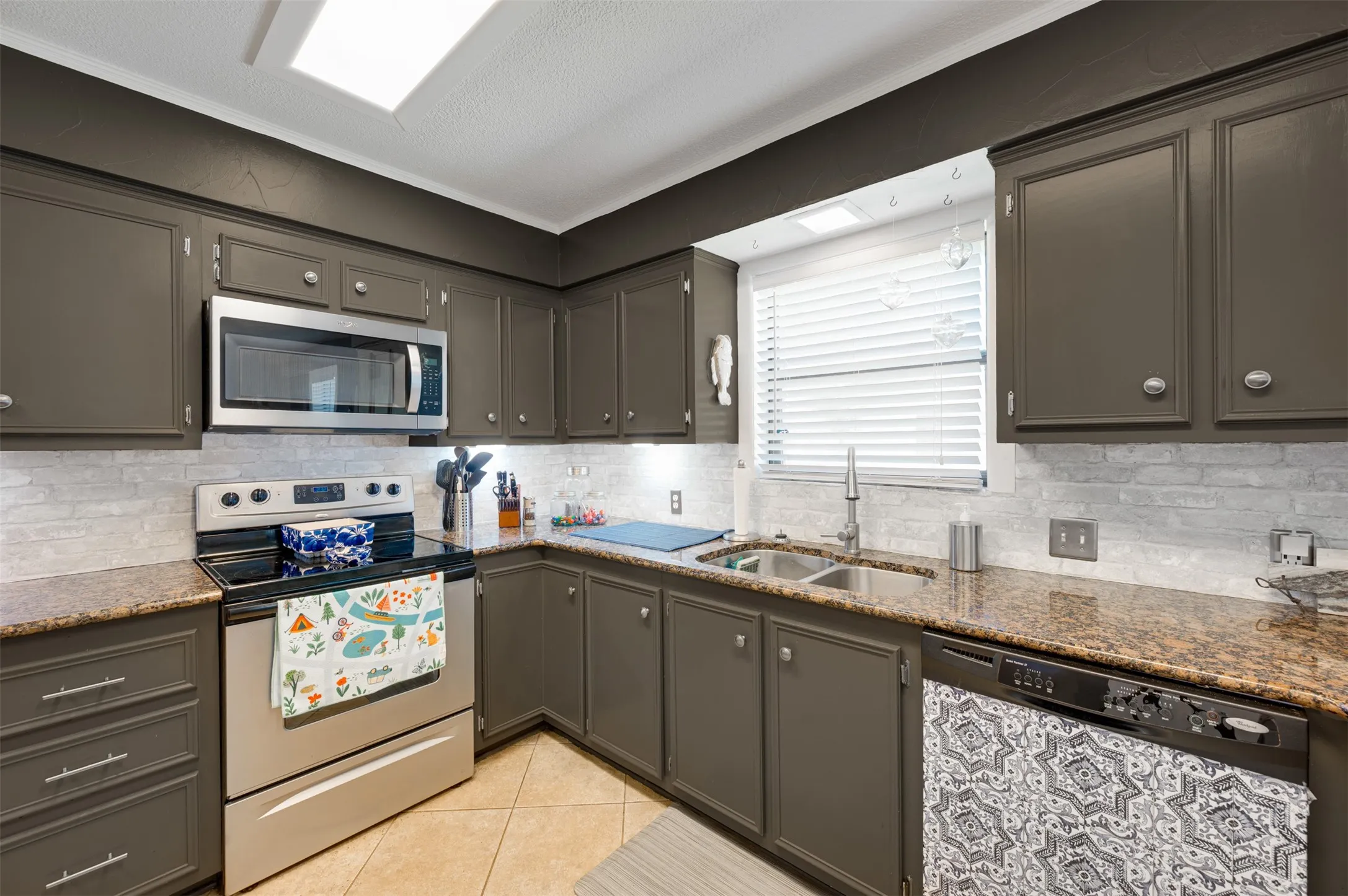 Single Family Residence For Sale in Henderson County , 536 Wildewood Drive, Chandler, Texas 75758, 4 Bedroom, 3 Bathroom, 2 Garage spaces, 3,240 Sqft, built in 1983, Preowned, mls#21089188, Real Estate Agent in Chandler, Homes For Sale in Henderson county, Homes For Sale in Chandler, Realtor in Chandler Texas, Real Estate Brokerage Independent Realty Texas, Luminita Cordes Realtor