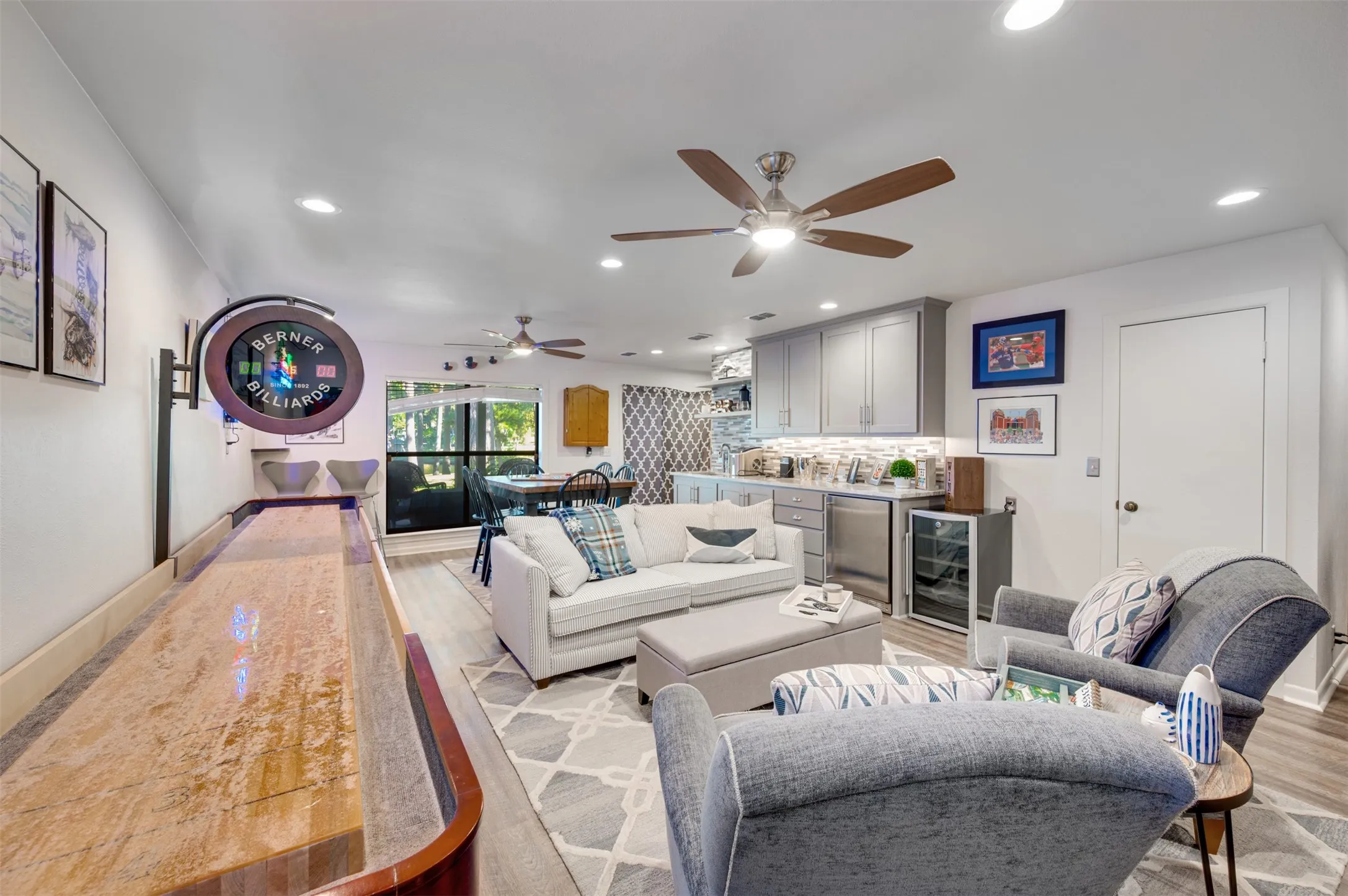 Single Family Residence For Sale in Henderson County , 536 Wildewood Drive, Chandler, Texas 75758, 4 Bedroom, 3 Bathroom, 2 Garage spaces, 3,240 Sqft, built in 1983, Preowned, mls#21089188, Real Estate Agent in Chandler, Homes For Sale in Henderson county, Homes For Sale in Chandler, Realtor in Chandler Texas, Real Estate Brokerage Independent Realty Texas, Luminita Cordes Realtor