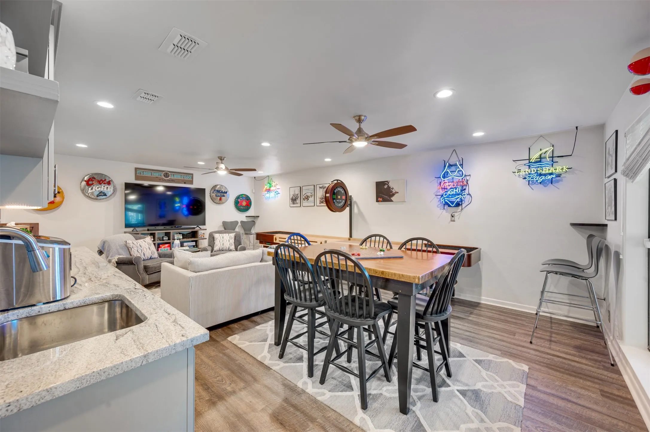 Single Family Residence For Sale in Henderson County , 536 Wildewood Drive, Chandler, Texas 75758, 4 Bedroom, 3 Bathroom, 2 Garage spaces, 3,240 Sqft, built in 1983, Preowned, mls#21089188, Real Estate Agent in Chandler, Homes For Sale in Henderson county, Homes For Sale in Chandler, Realtor in Chandler Texas, Real Estate Brokerage Independent Realty Texas, Luminita Cordes Realtor