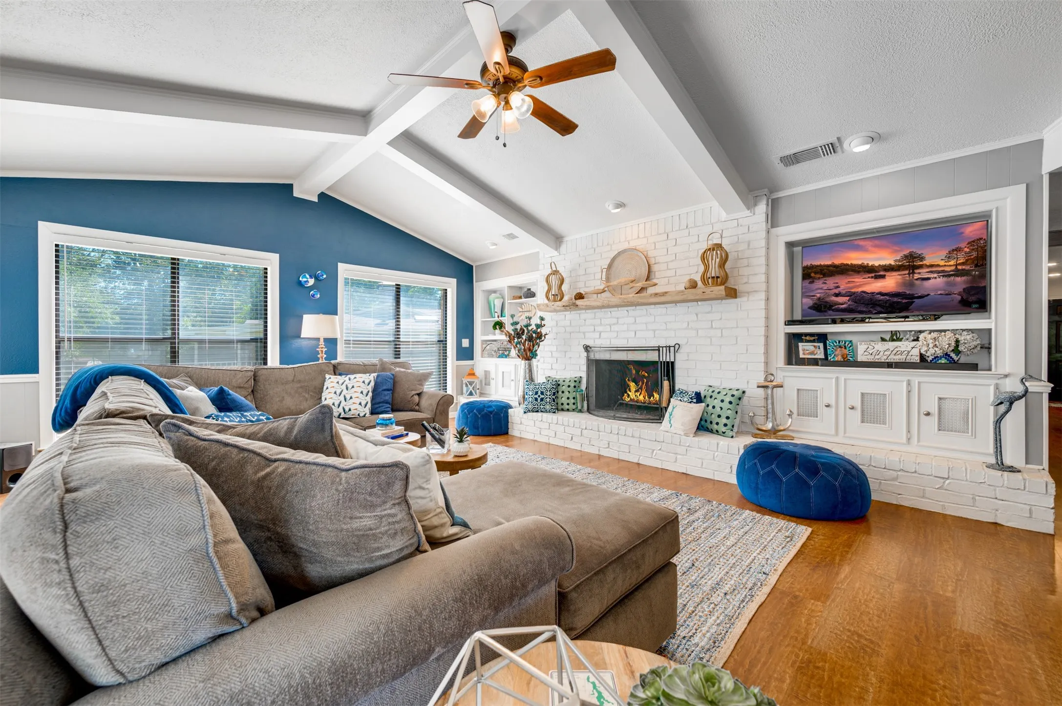 Single Family Residence For Sale in Henderson County , 536 Wildewood Drive, Chandler, Texas 75758, 4 Bedroom, 3 Bathroom, 2 Garage spaces, 3,240 Sqft, built in 1983, Preowned, mls#21089188, Real Estate Agent in Chandler, Homes For Sale in Henderson county, Homes For Sale in Chandler, Realtor in Chandler Texas, Real Estate Brokerage Independent Realty Texas, Luminita Cordes Realtor