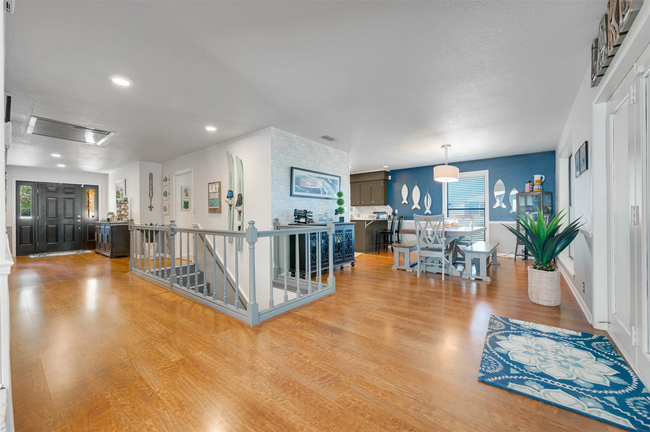 Single Family Residence For Sale in Henderson County , 536 Wildewood Drive, Chandler, Texas 75758, 4 Bedroom, 3 Bathroom, 2 Garage spaces, 3,240 Sqft, built in 1983, Preowned, mls#21089188, Real Estate Agent in Chandler, Homes For Sale in Henderson county, Homes For Sale in Chandler, Realtor in Chandler Texas, Real Estate Brokerage Independent Realty Texas, Luminita Cordes Realtor