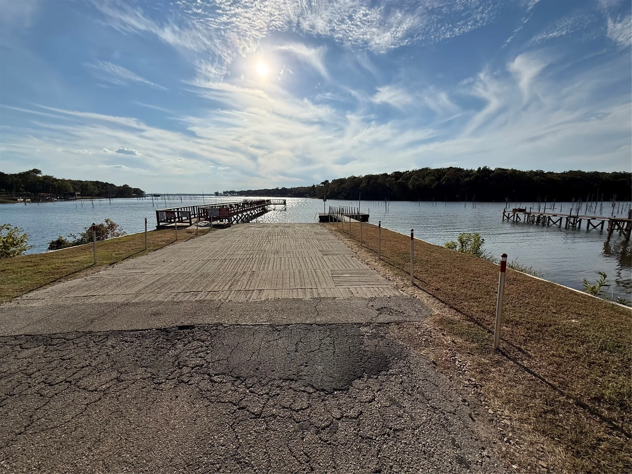 Communit do area featuring a boat ramp and a water view